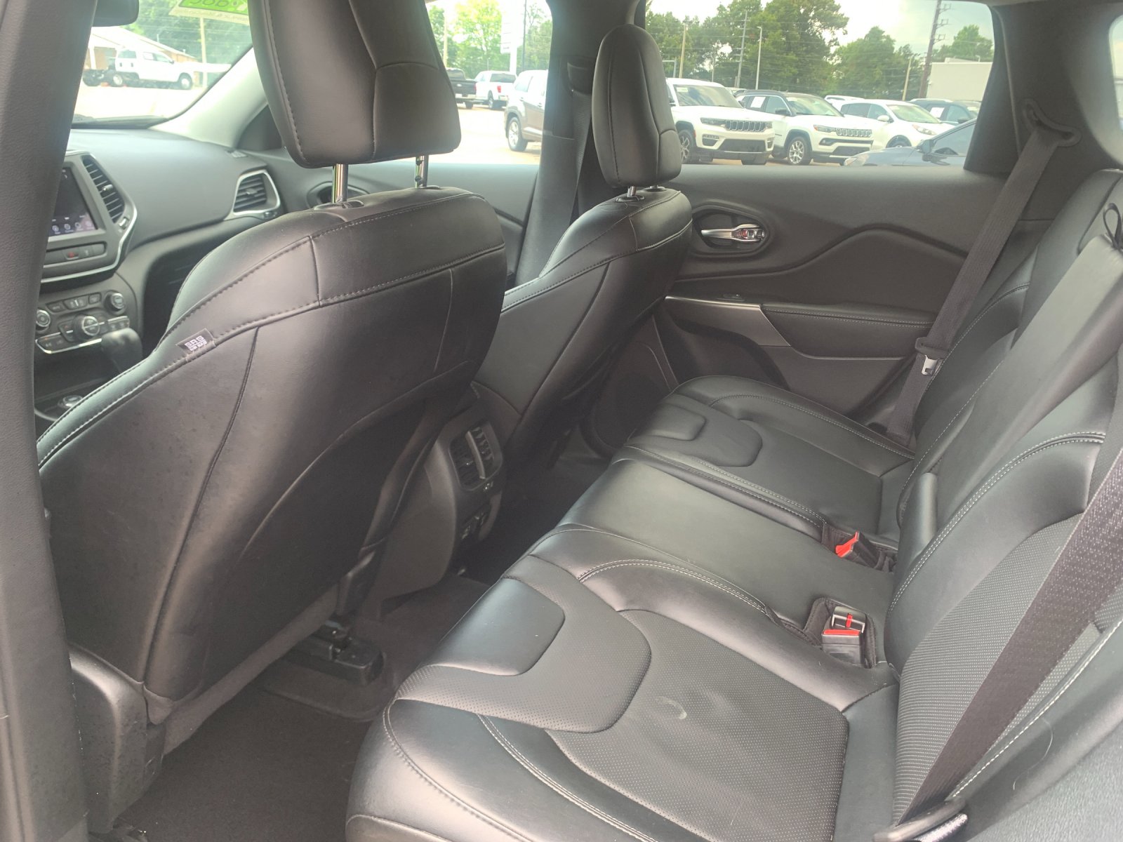 Used 2022 Gray Jeep Latitude Lux image 15
