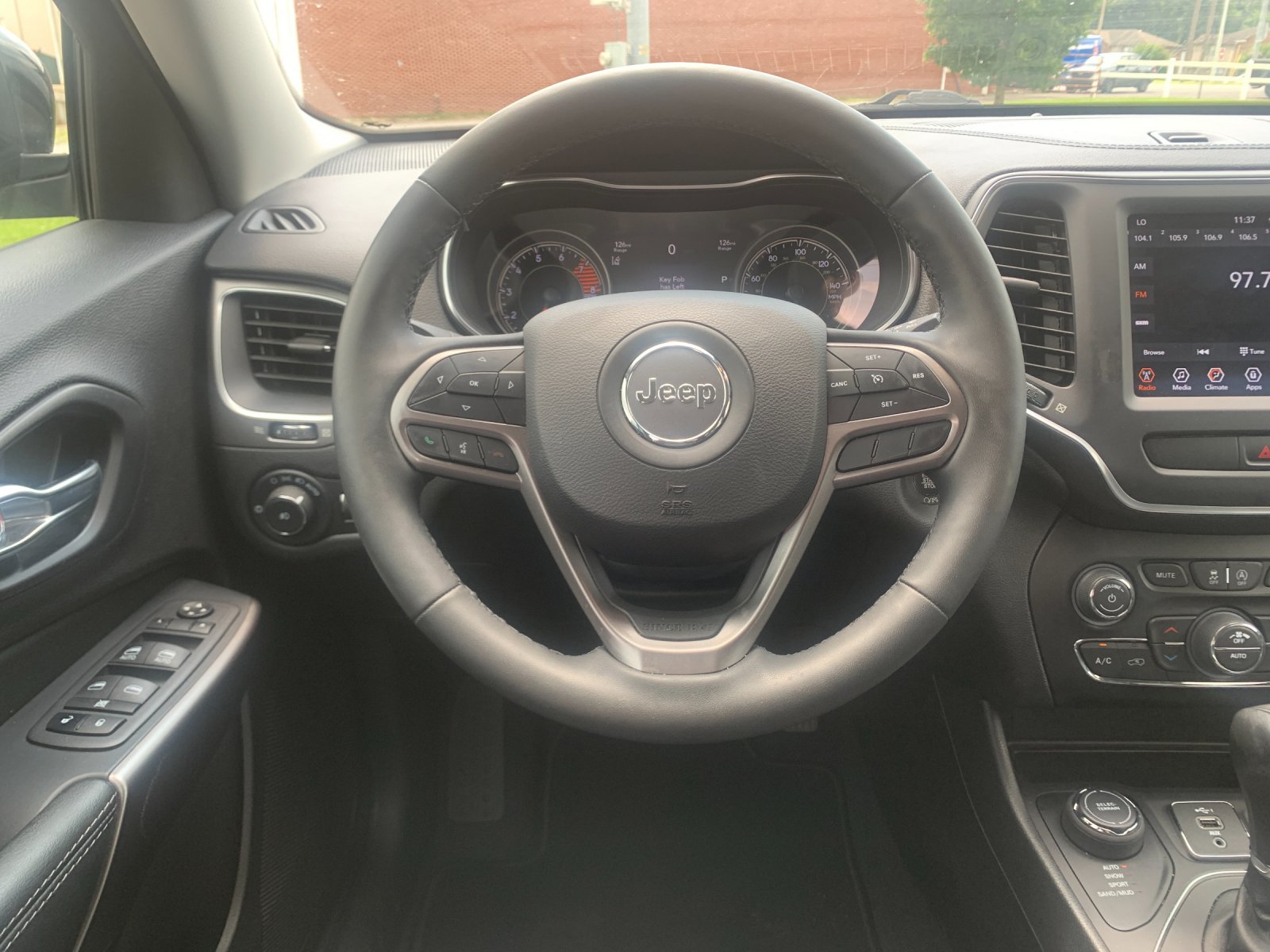 Used 2022 Gray Jeep Latitude Lux image 18