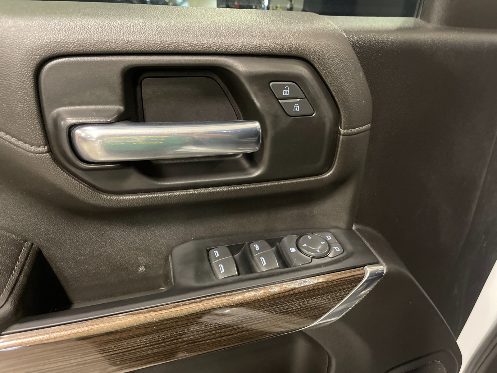 Used 2023 White Chevrolet LT image 13