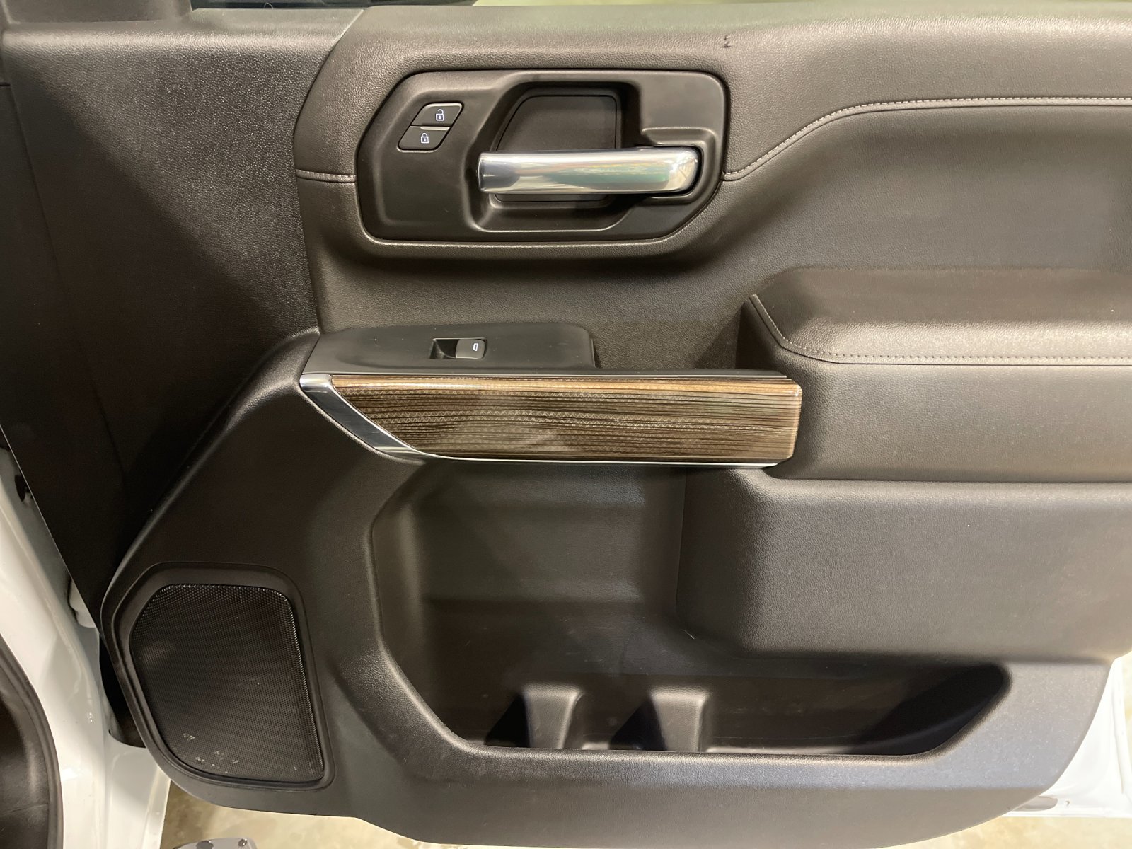 Used 2023 White Chevrolet LT image 18