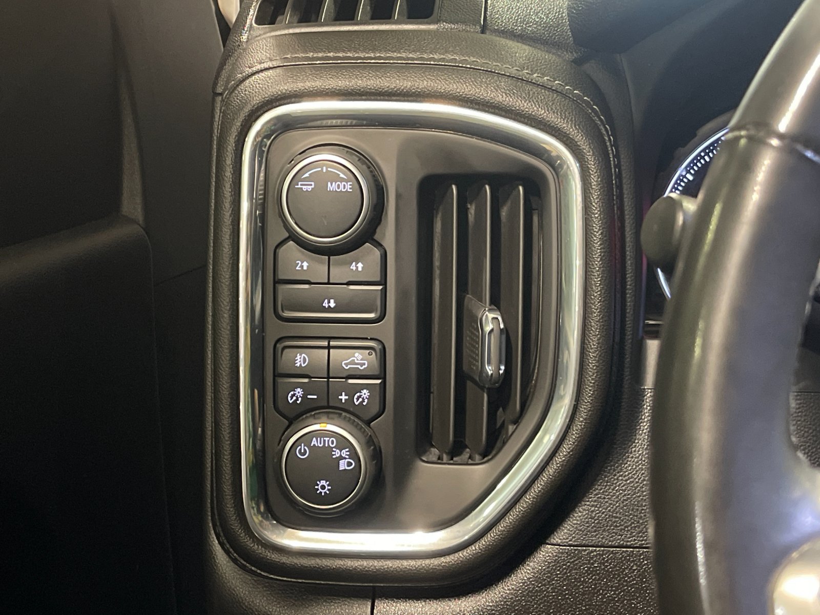 Used 2023 White Chevrolet LT image 29