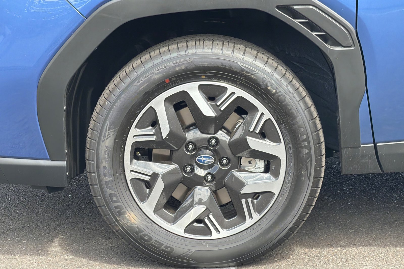 New 2026 DAYBREAK BLUE PEARL Subaru Premium image 25