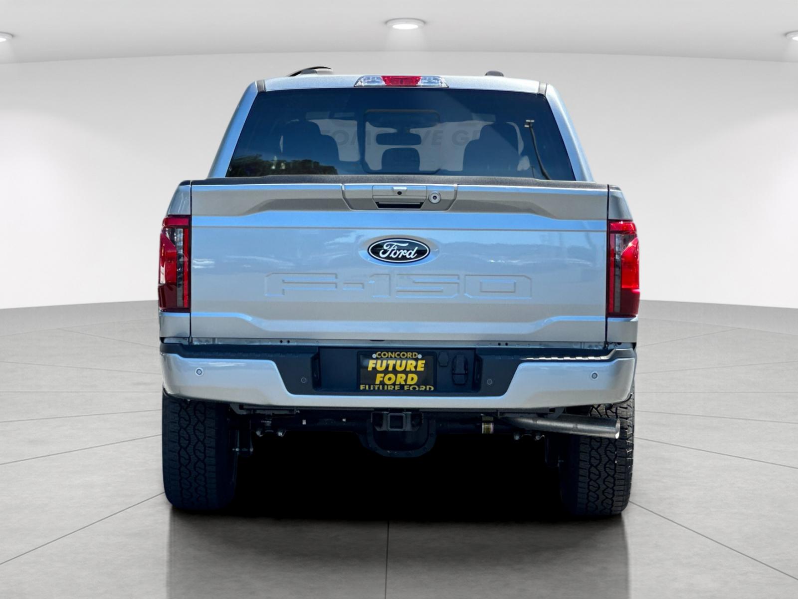 New 2026 Iconic Silver Metallic Ford XLT image 4