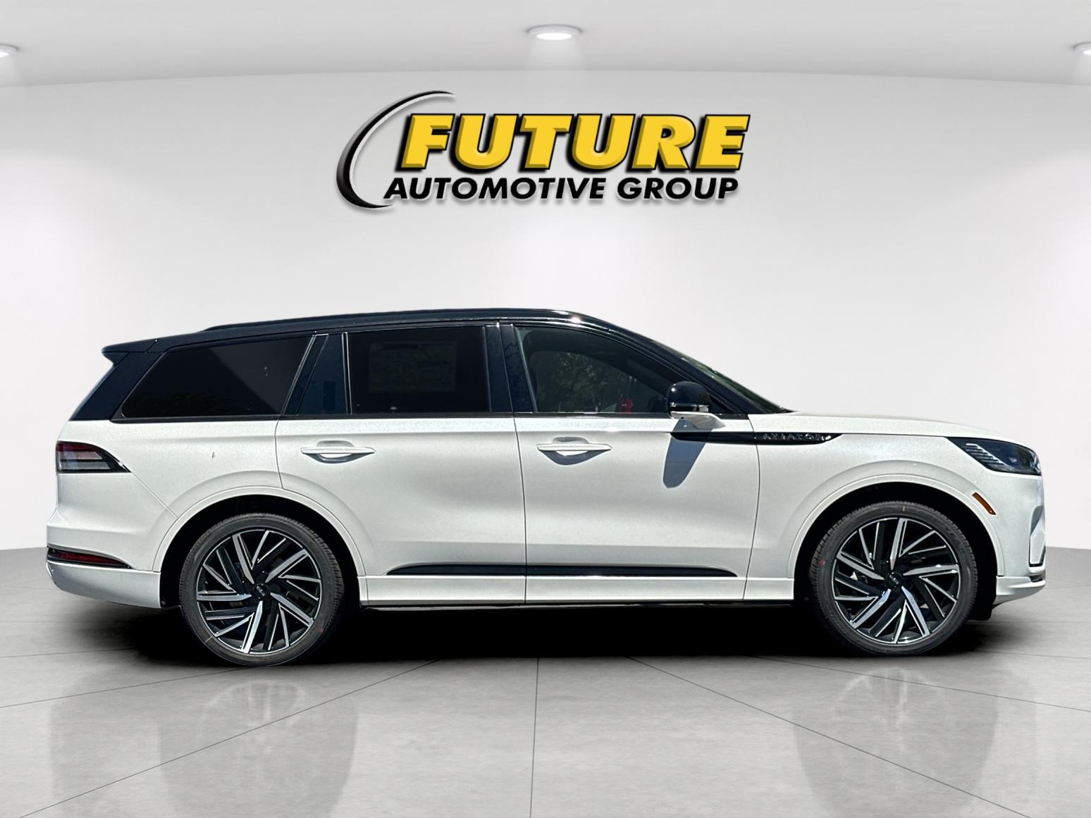 New 2026 Pristine White Metallic Tri-Coat Lincoln Black Label™ image 2