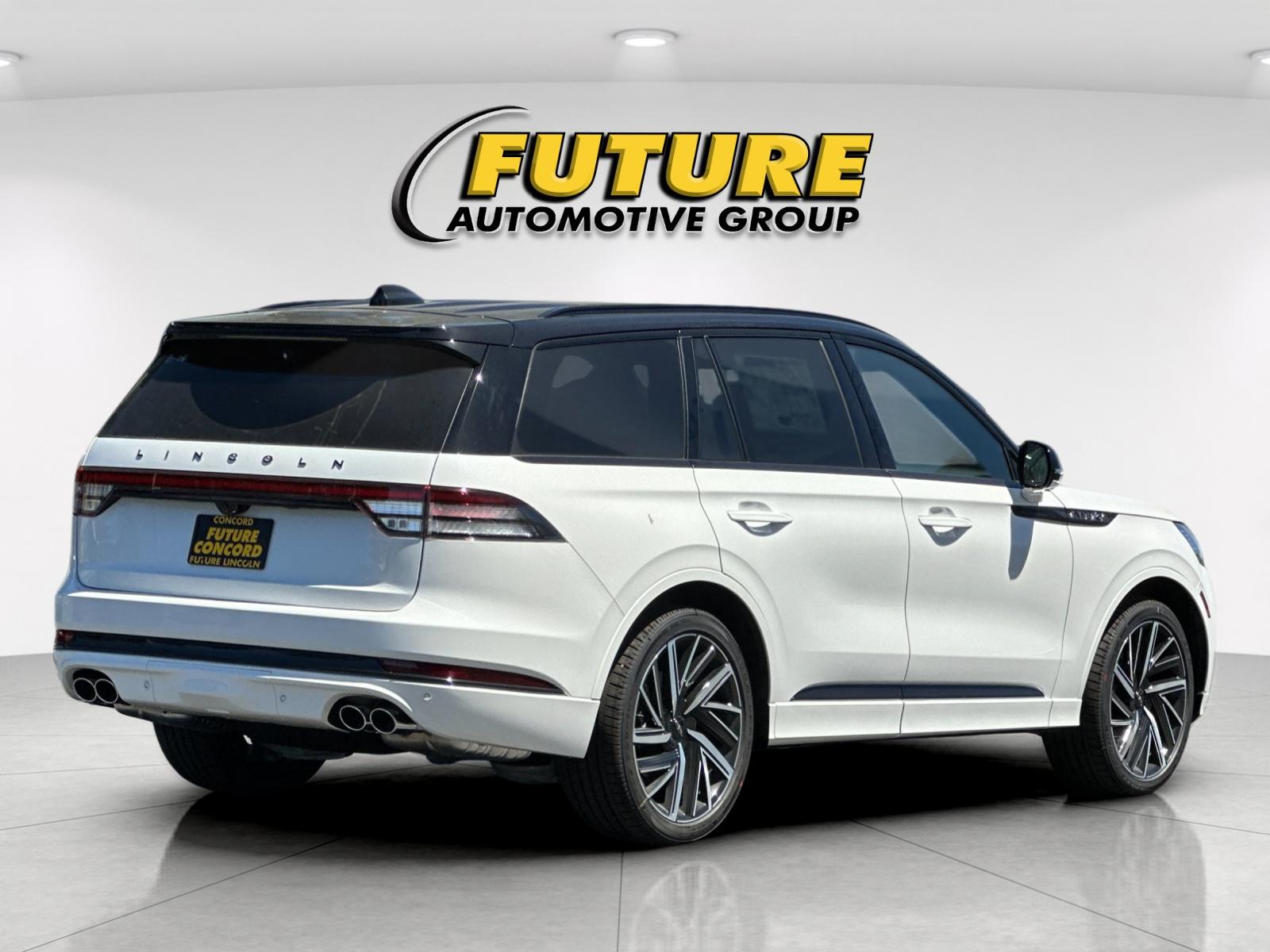 New 2026 Pristine White Metallic Tri-Coat Lincoln Black Label™ image 3