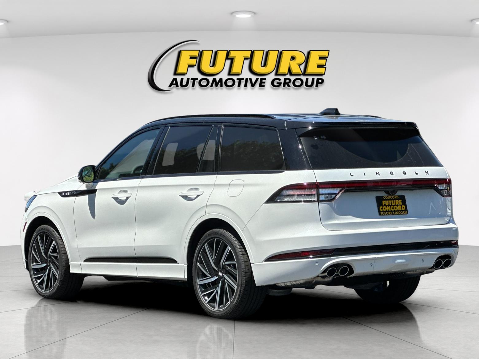 New 2026 Pristine White Metallic Tri-Coat Lincoln Black Label™ image 5