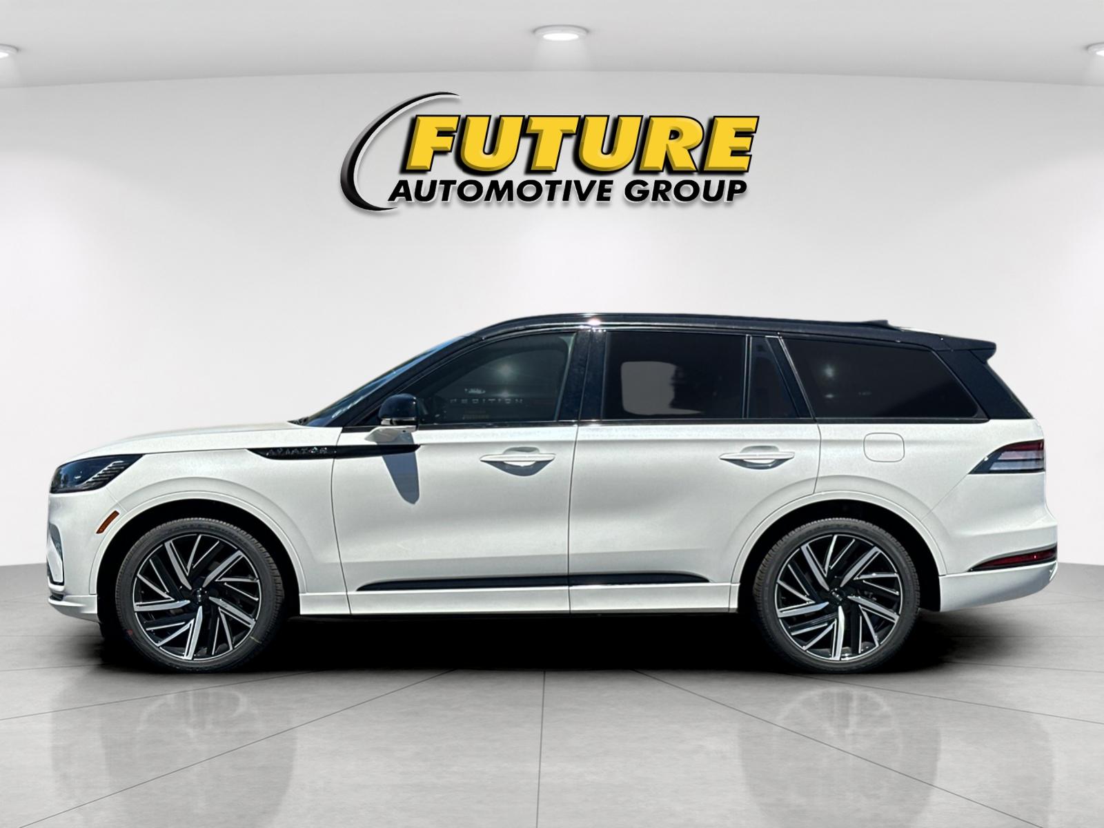 New 2026 Pristine White Metallic Tri-Coat Lincoln Black Label™ image 6