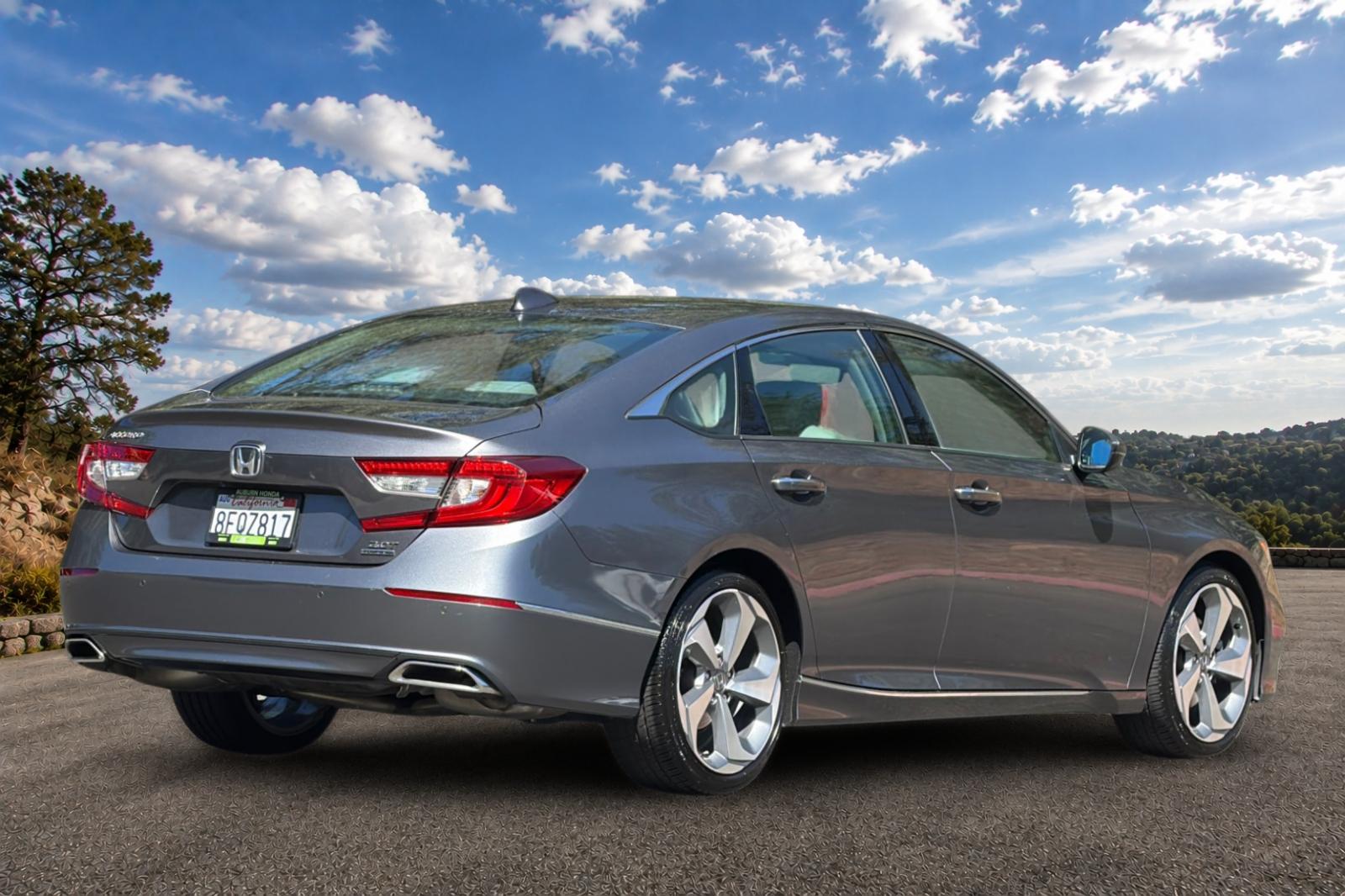 Used 2018 Modern Steel Metallic Honda Touring 2.0T image 5