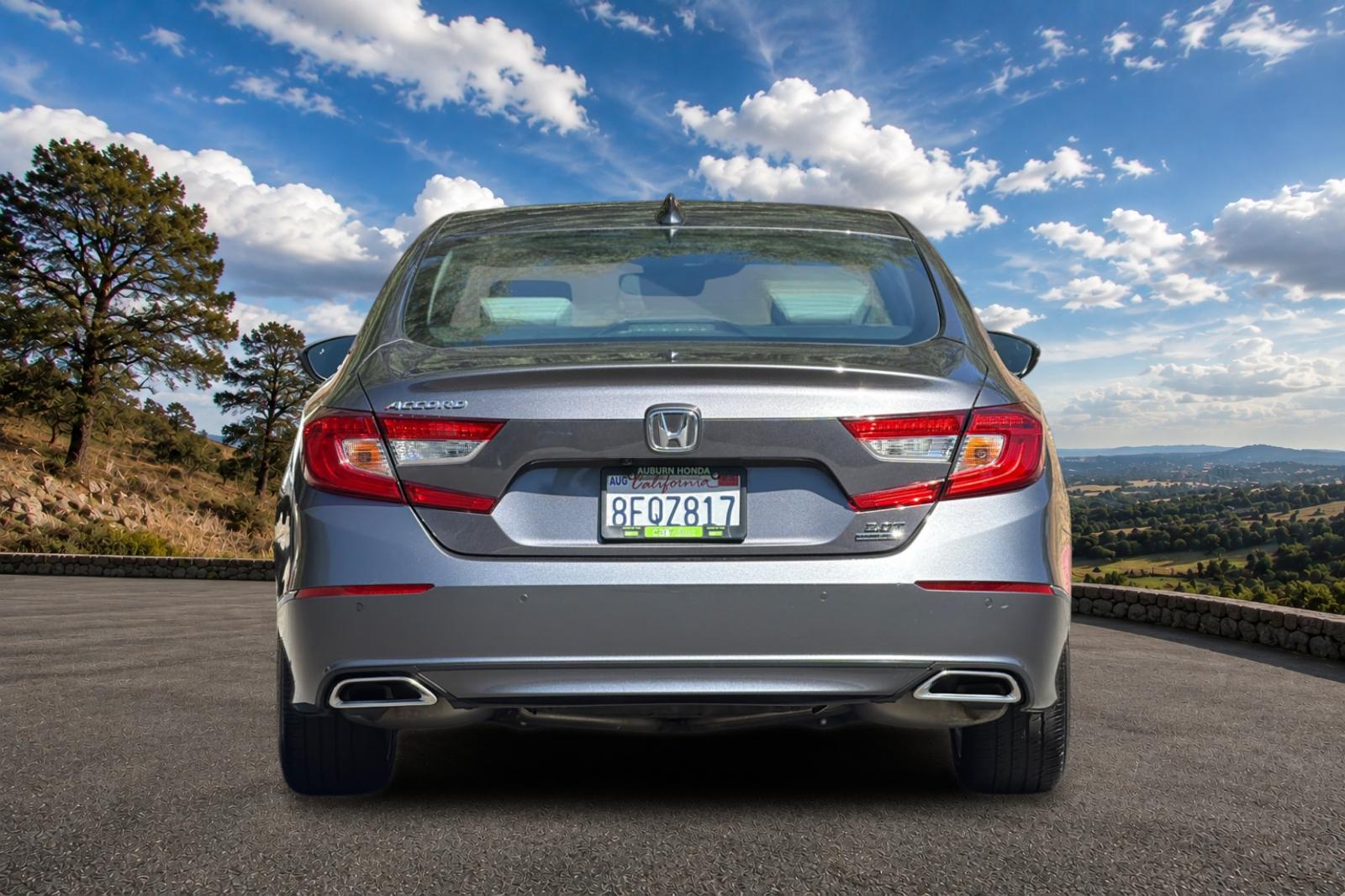 Used 2018 Modern Steel Metallic Honda Touring 2.0T image 6