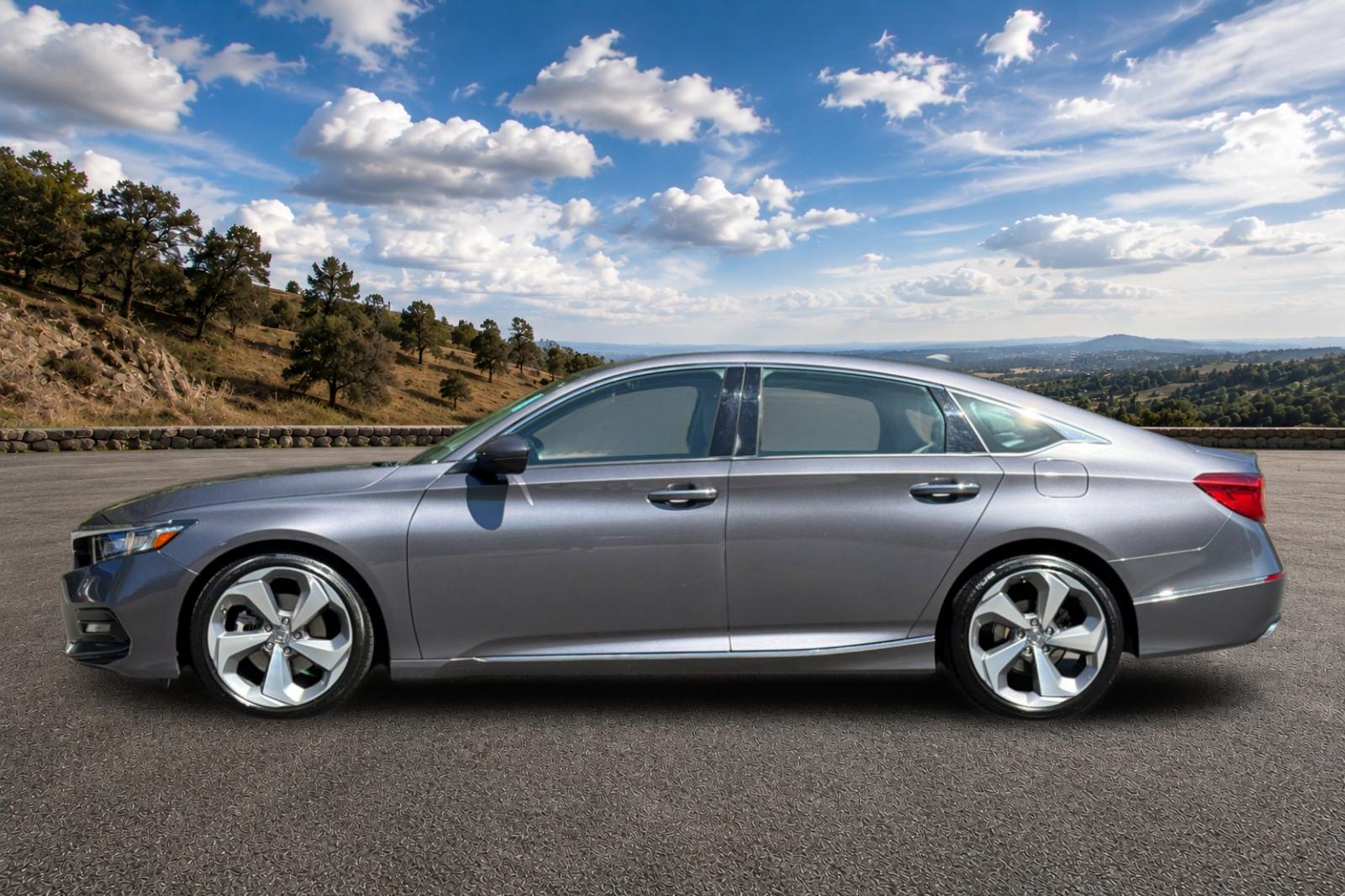 Used 2018 Modern Steel Metallic Honda Touring 2.0T image 8