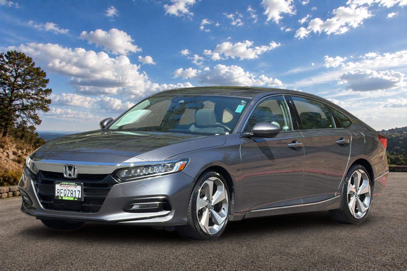Used 2018 Modern Steel Metallic Honda Touring 2.0T image 9