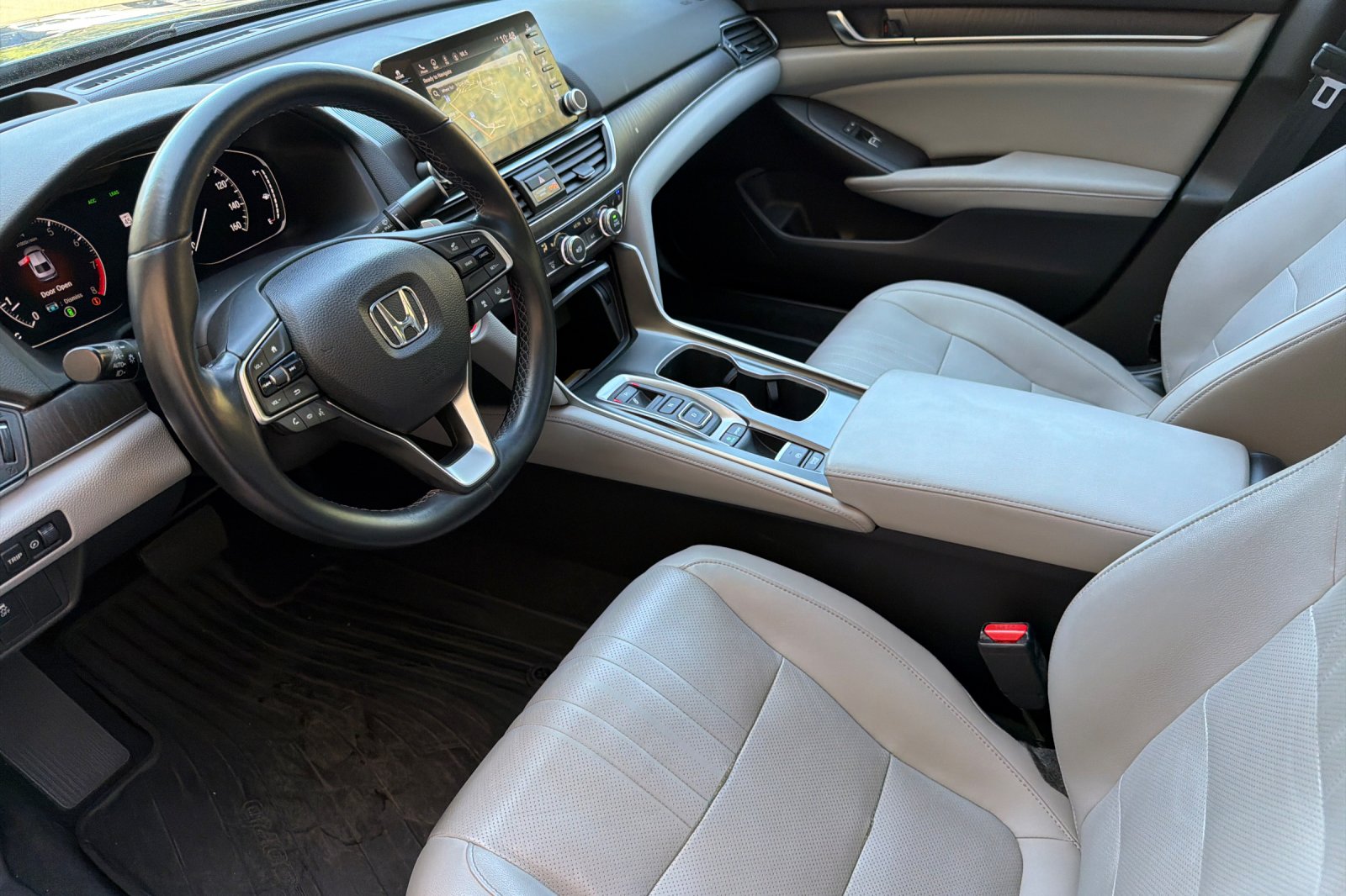 Used 2018 Modern Steel Metallic Honda Touring 2.0T image 11