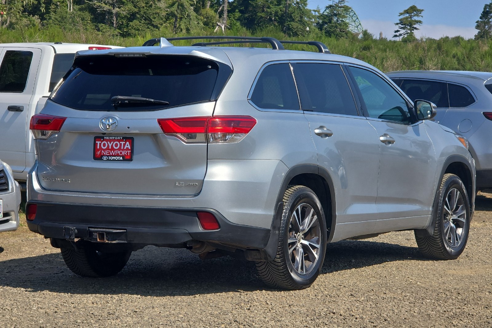 Used 2018 Silver Toyota LE Plus image 4