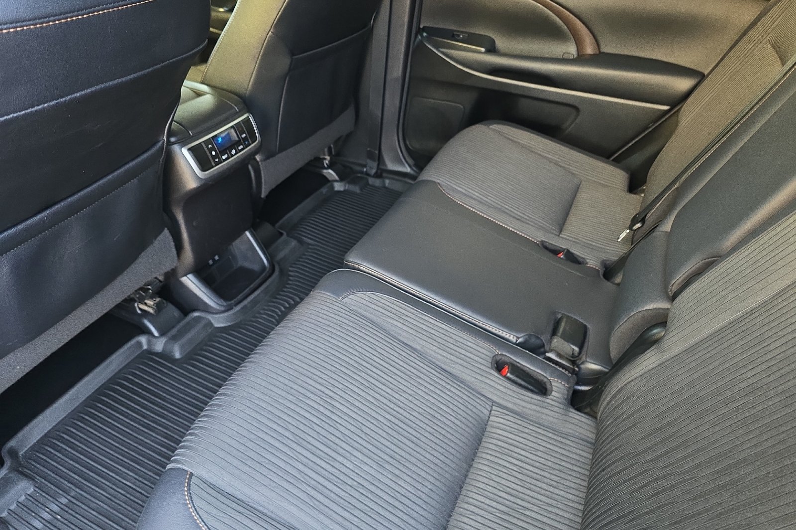 Used 2018 Silver Toyota LE Plus image 9