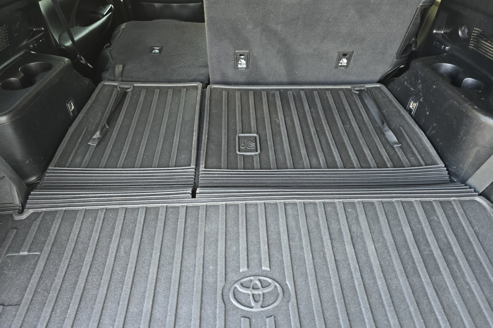 Used 2018 Silver Toyota LE Plus image 13