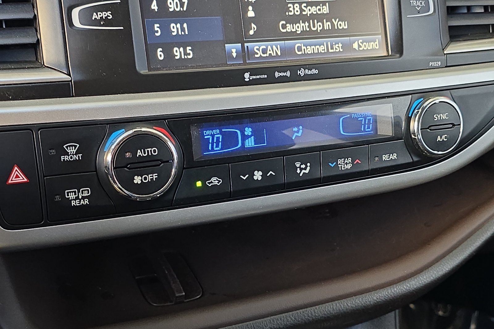 Used 2018 Silver Toyota LE Plus image 18