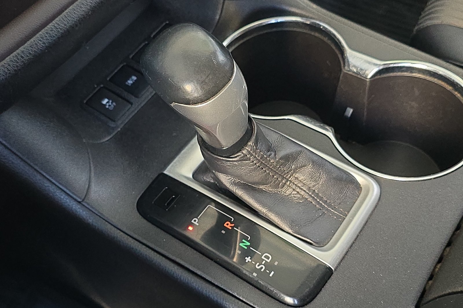 Used 2018 Silver Toyota LE Plus image 19