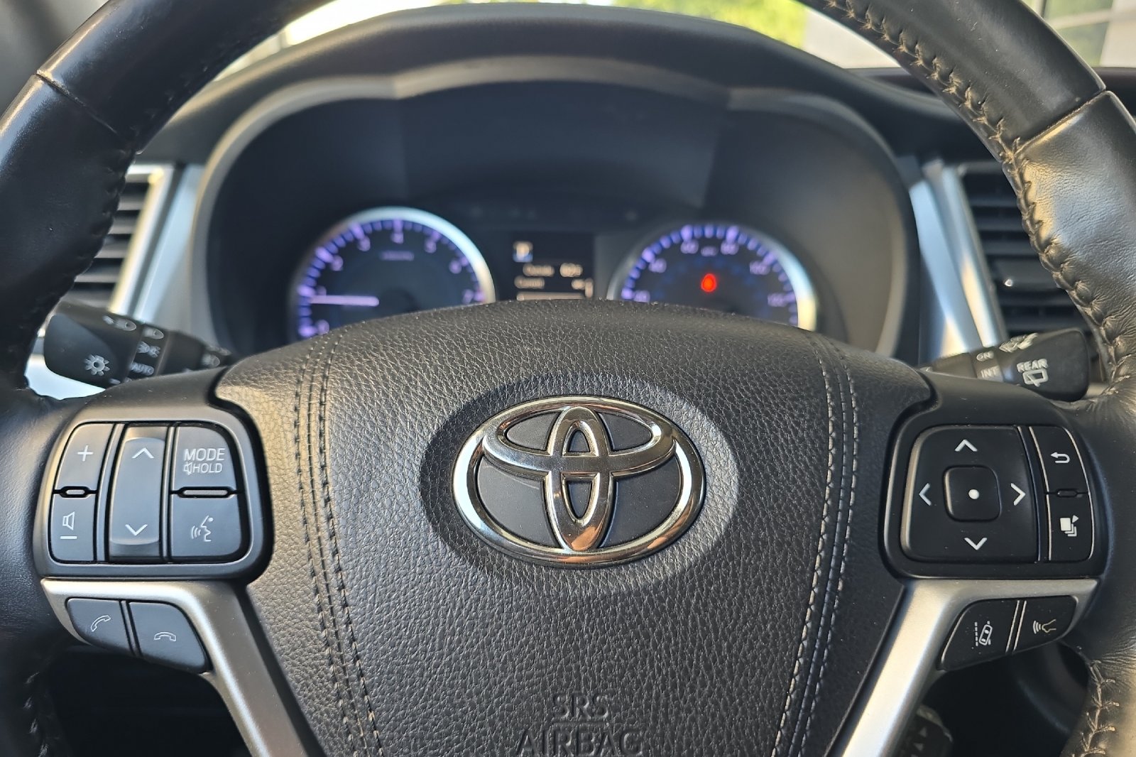 Used 2018 Silver Toyota LE Plus image 20