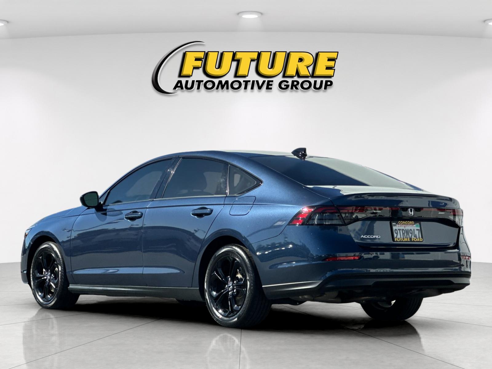 Used 2025 Blue Honda SE image 5