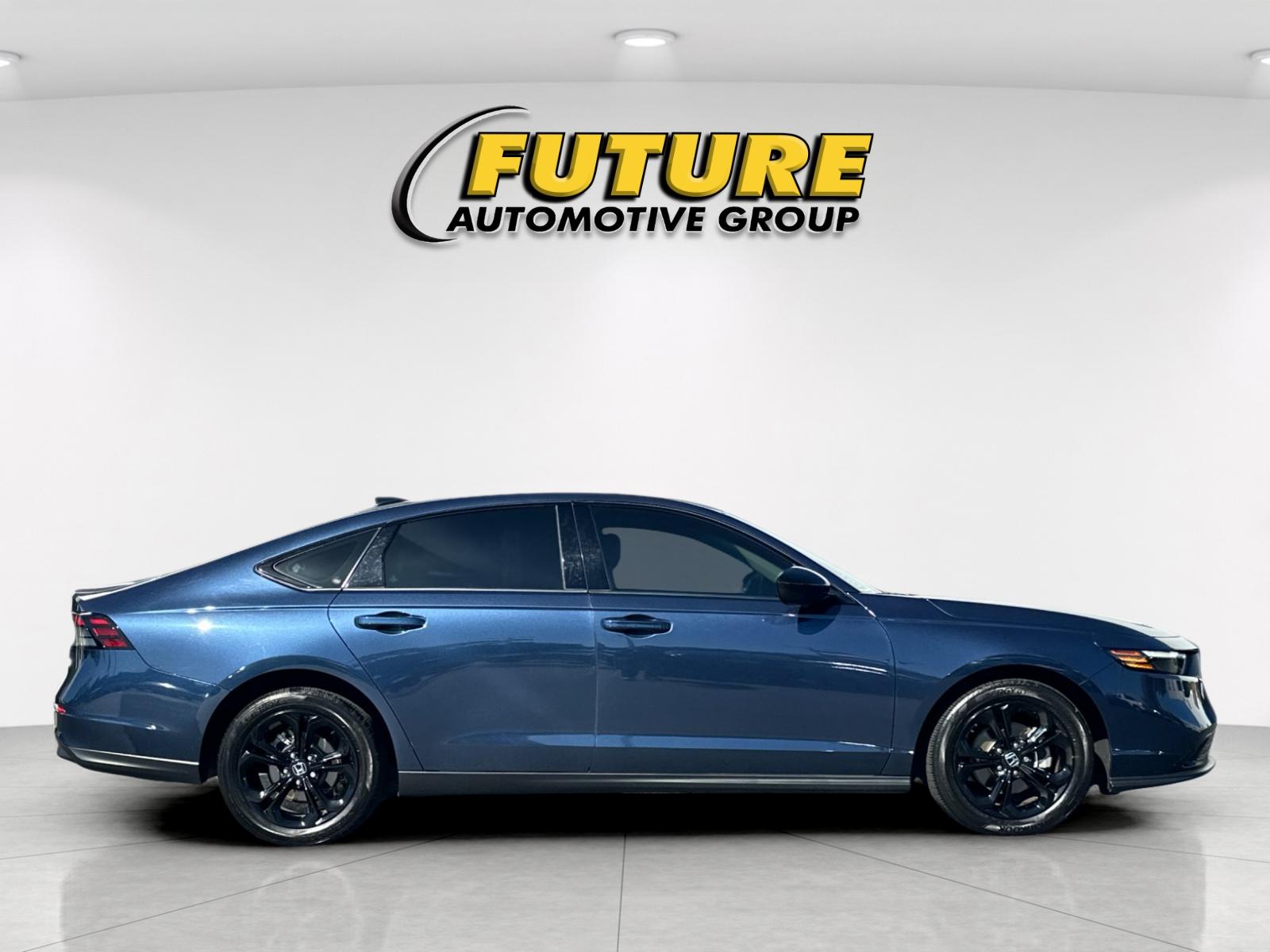 Used 2025 Blue Honda SE image 2