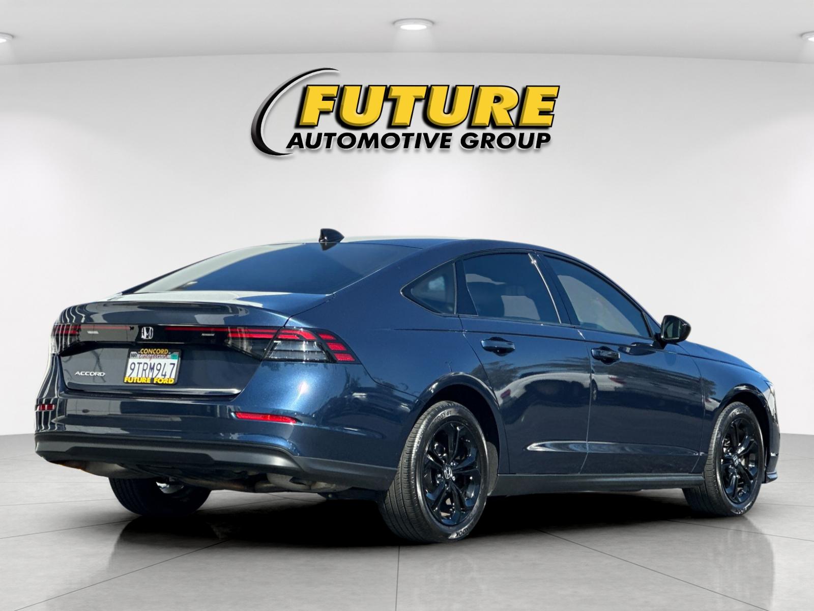 Used 2025 Blue Honda SE image 3