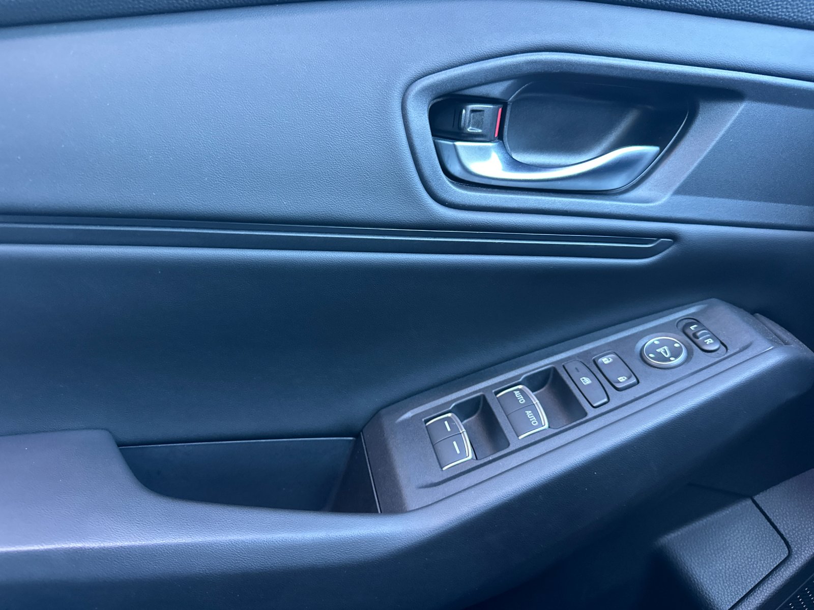 Used 2025 Blue Honda SE image 10