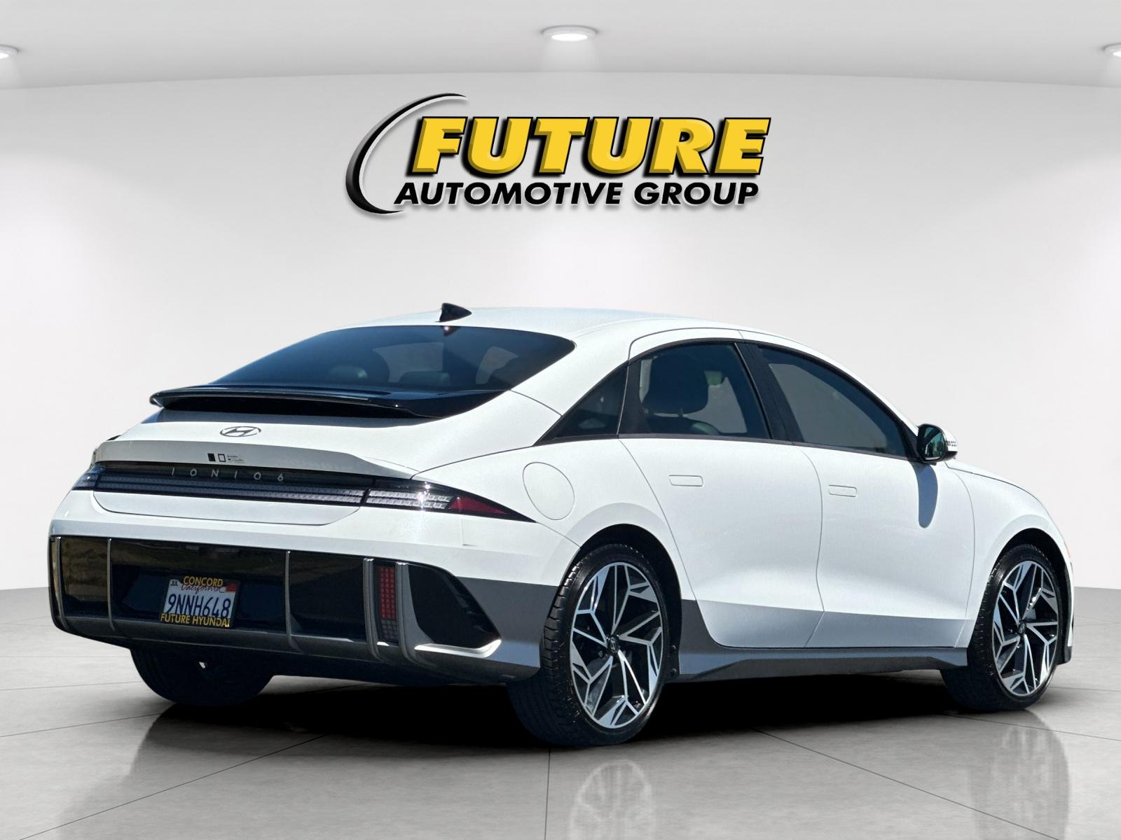Used 2024 White Hyundai SEL image 3