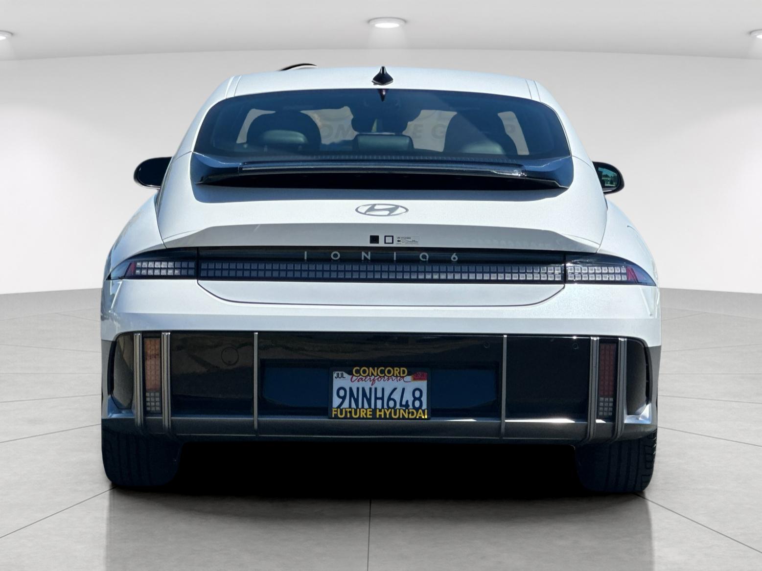 Used 2024 White Hyundai SEL image 4