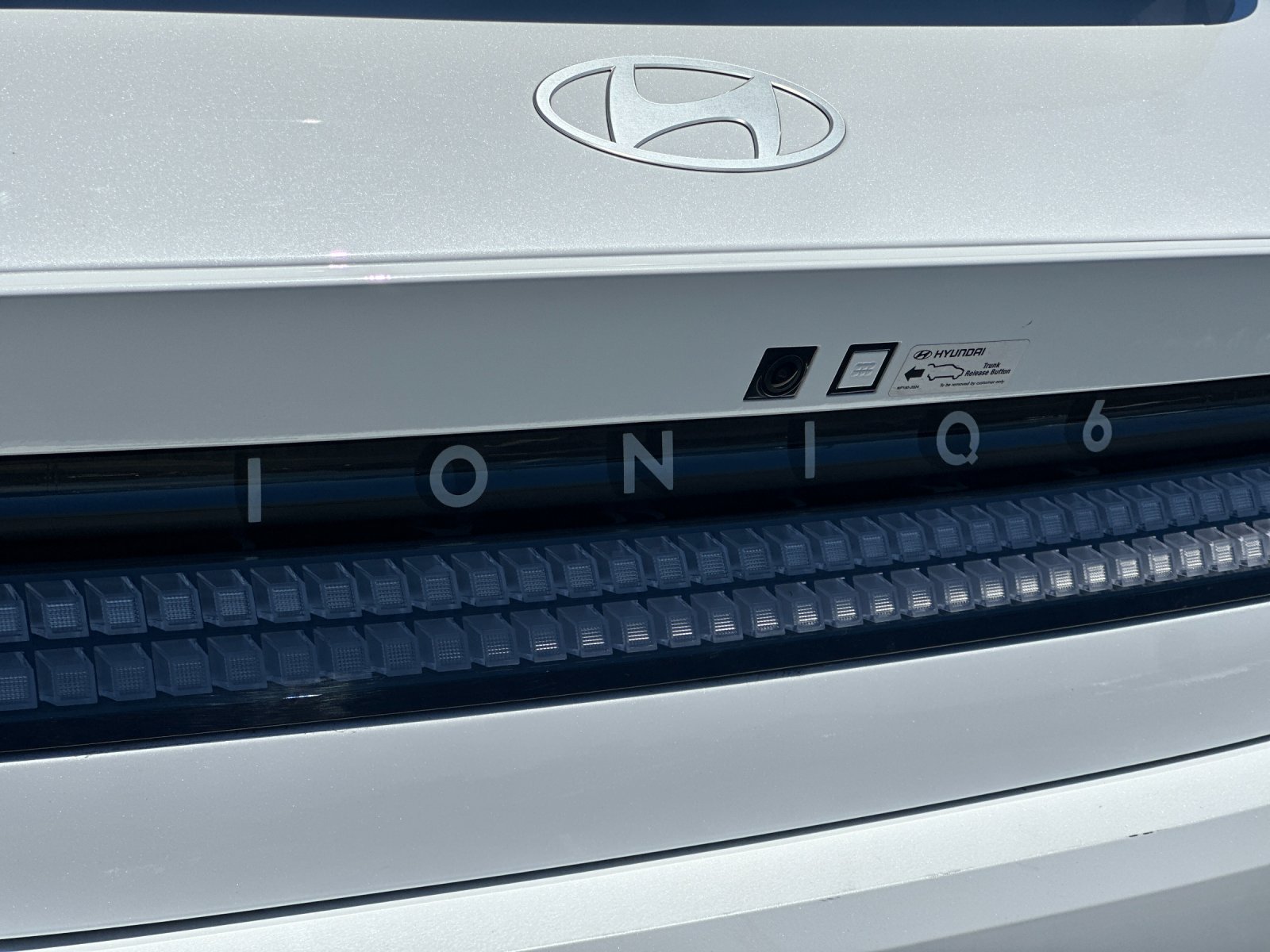 Used 2024 White Hyundai SEL image 24