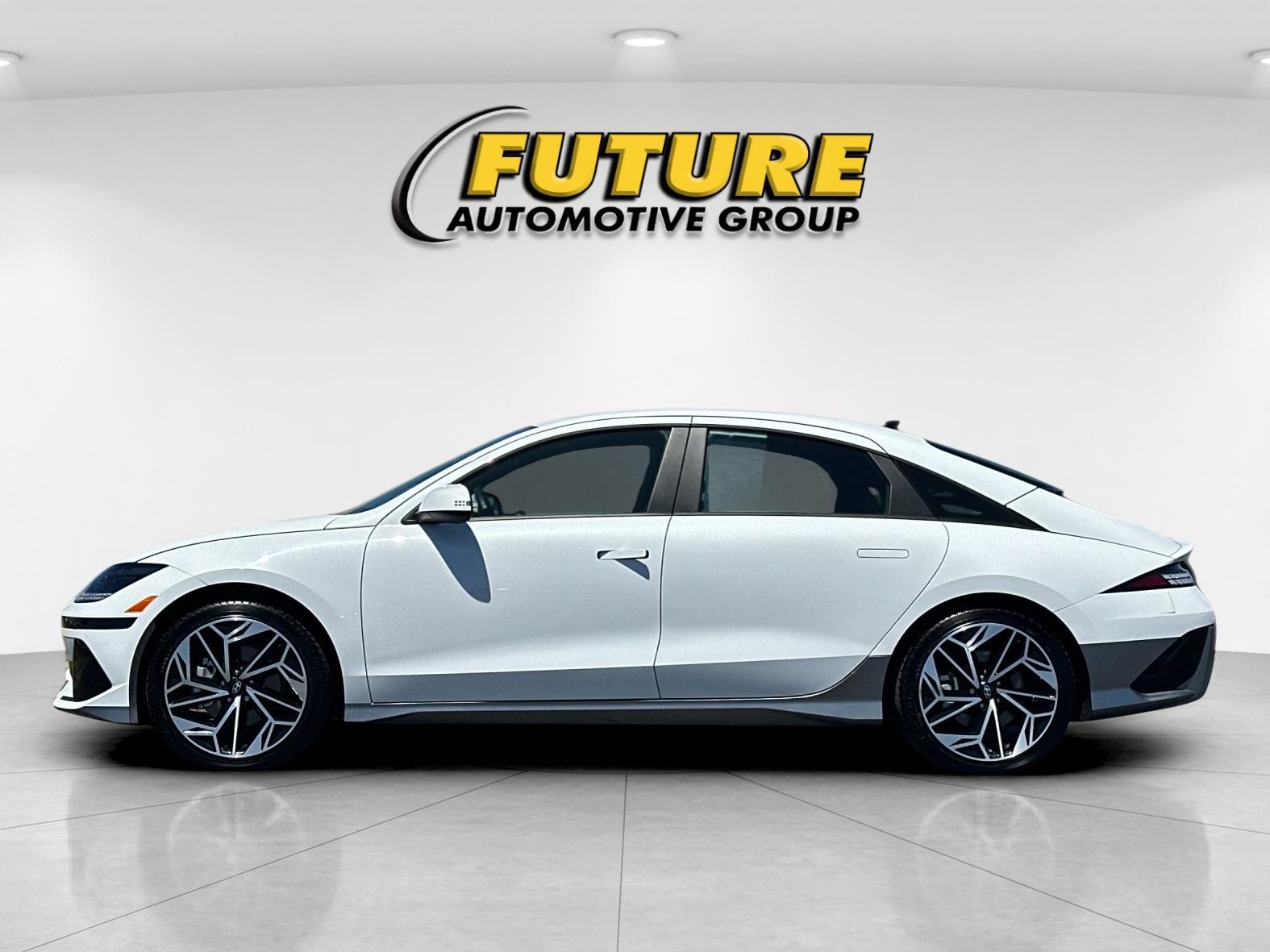 Used 2024 White Hyundai SEL image 6