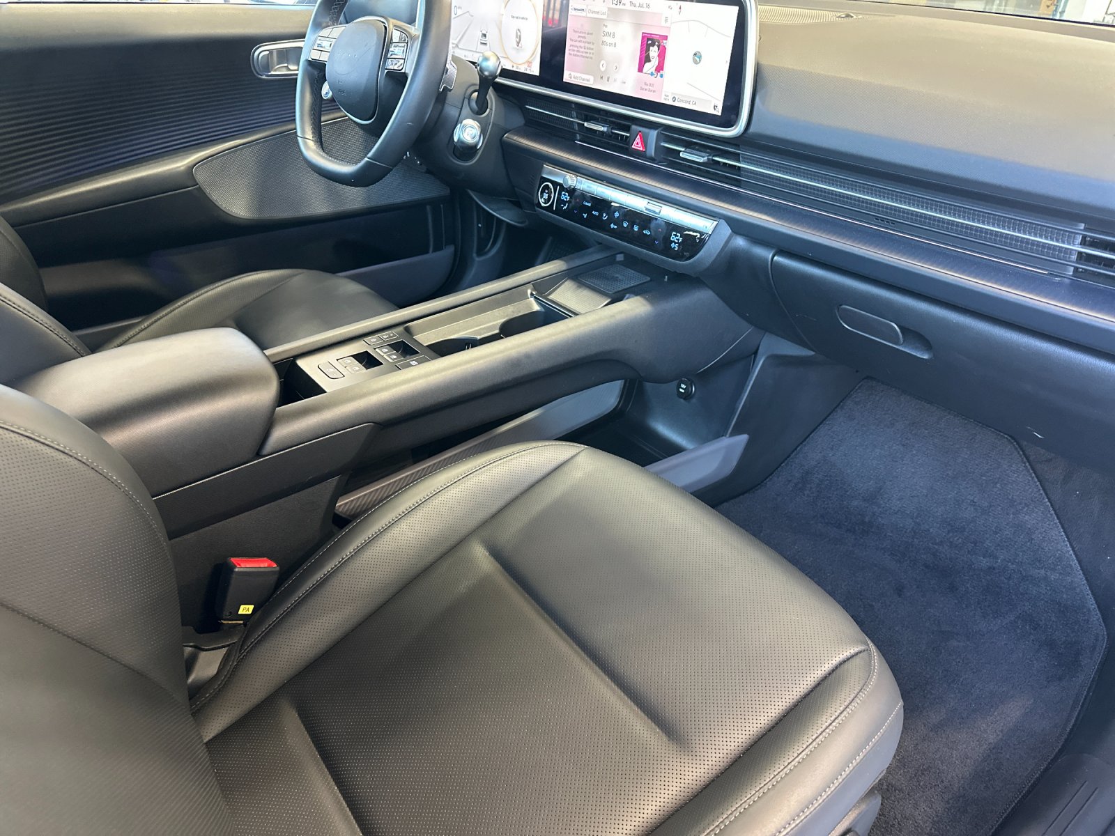 Used 2024 White Hyundai SEL image 14