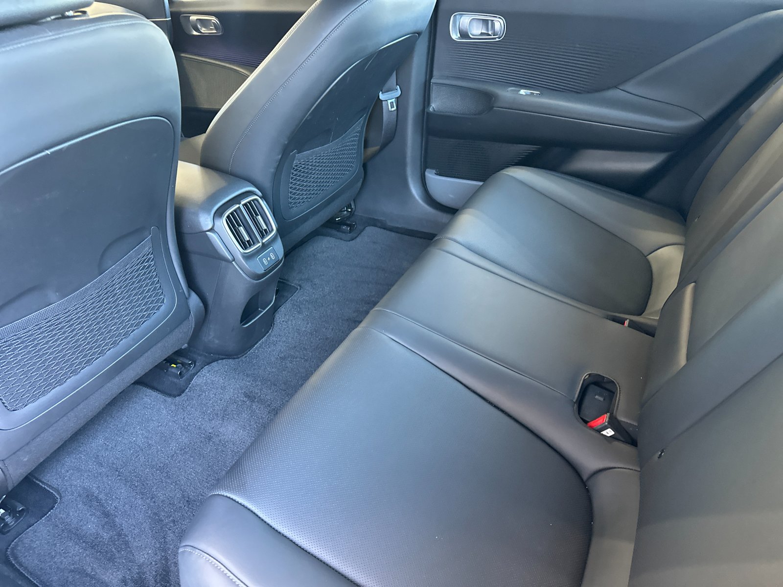Used 2024 White Hyundai SEL image 11