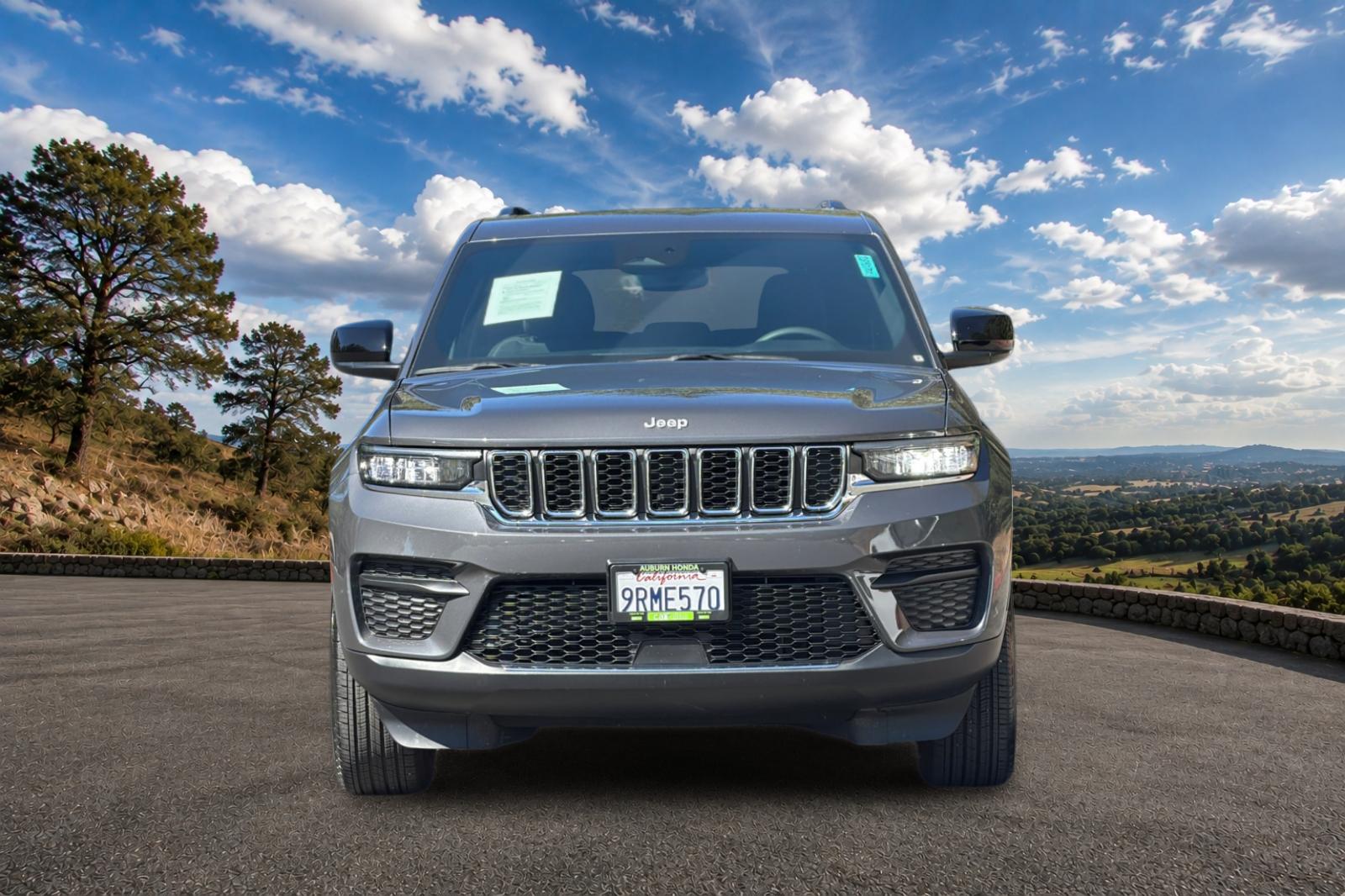Used 2024 Baltic Gray Metallic Clearcoat Jeep Laredo X image 10
