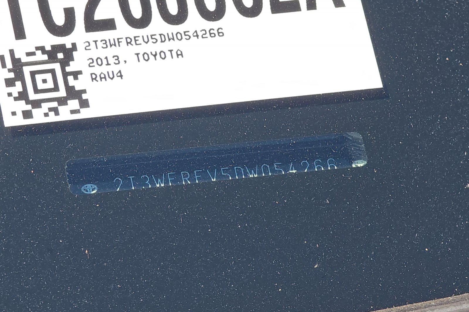 Used 2013 Silver Toyota XLE image 3