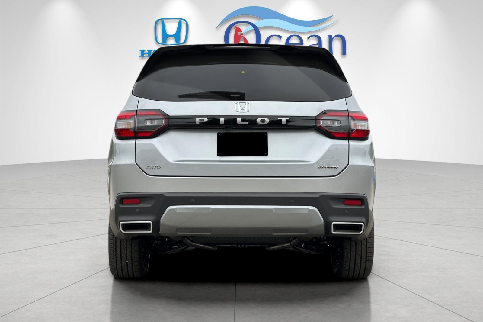 New 2026 Solar Silver Metallic Honda Touring image 4