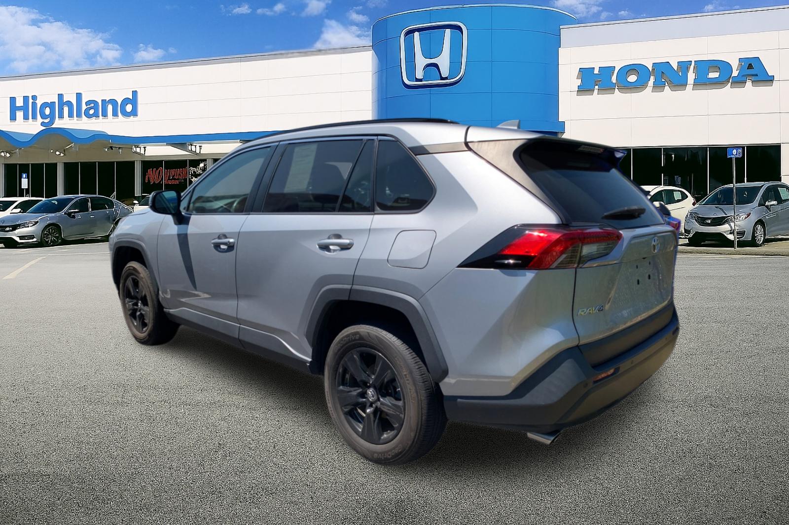 Used 2019 Silver Toyota XLE image 2