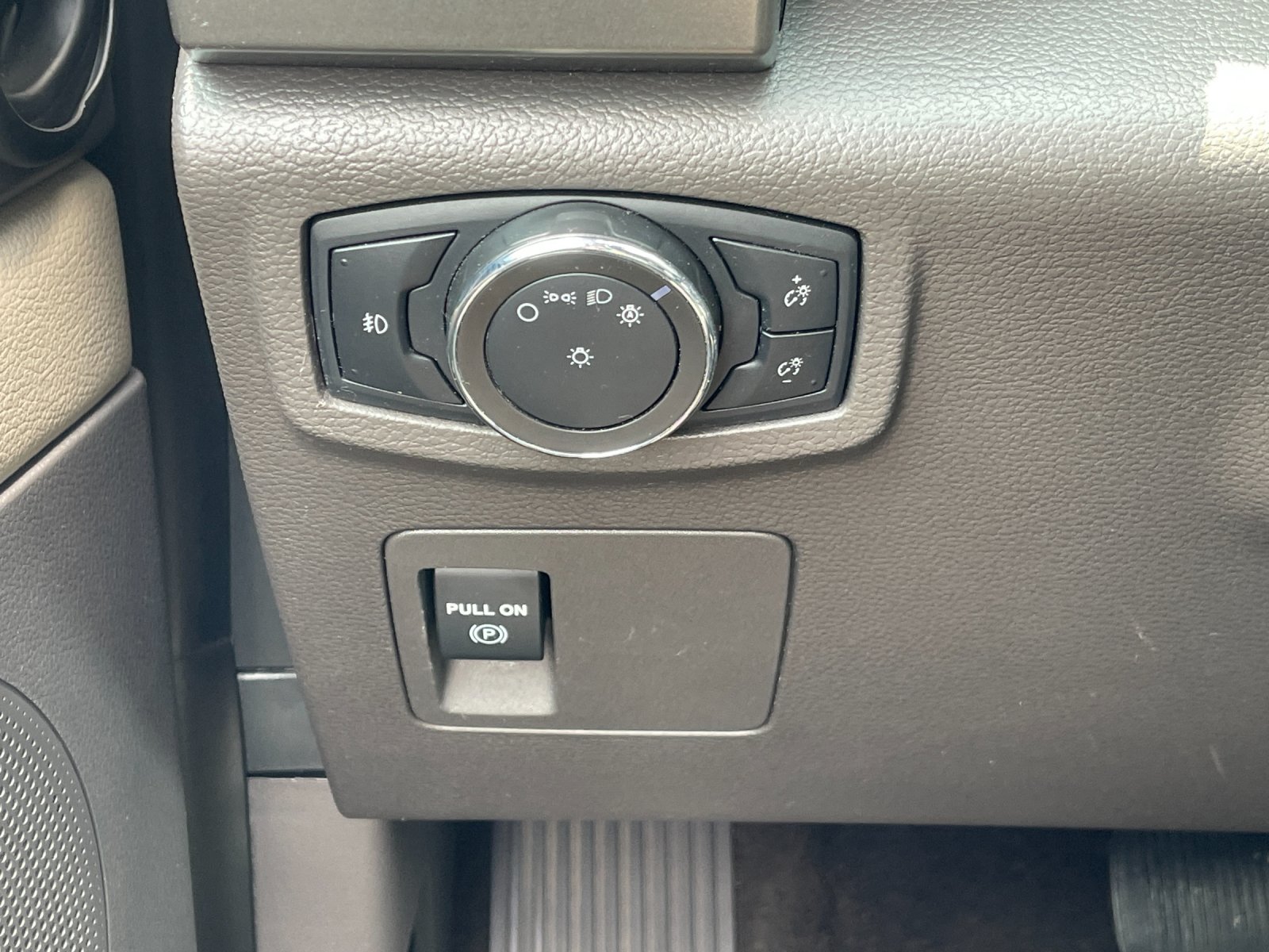 Used 2020 Gray Ford XLT image 30