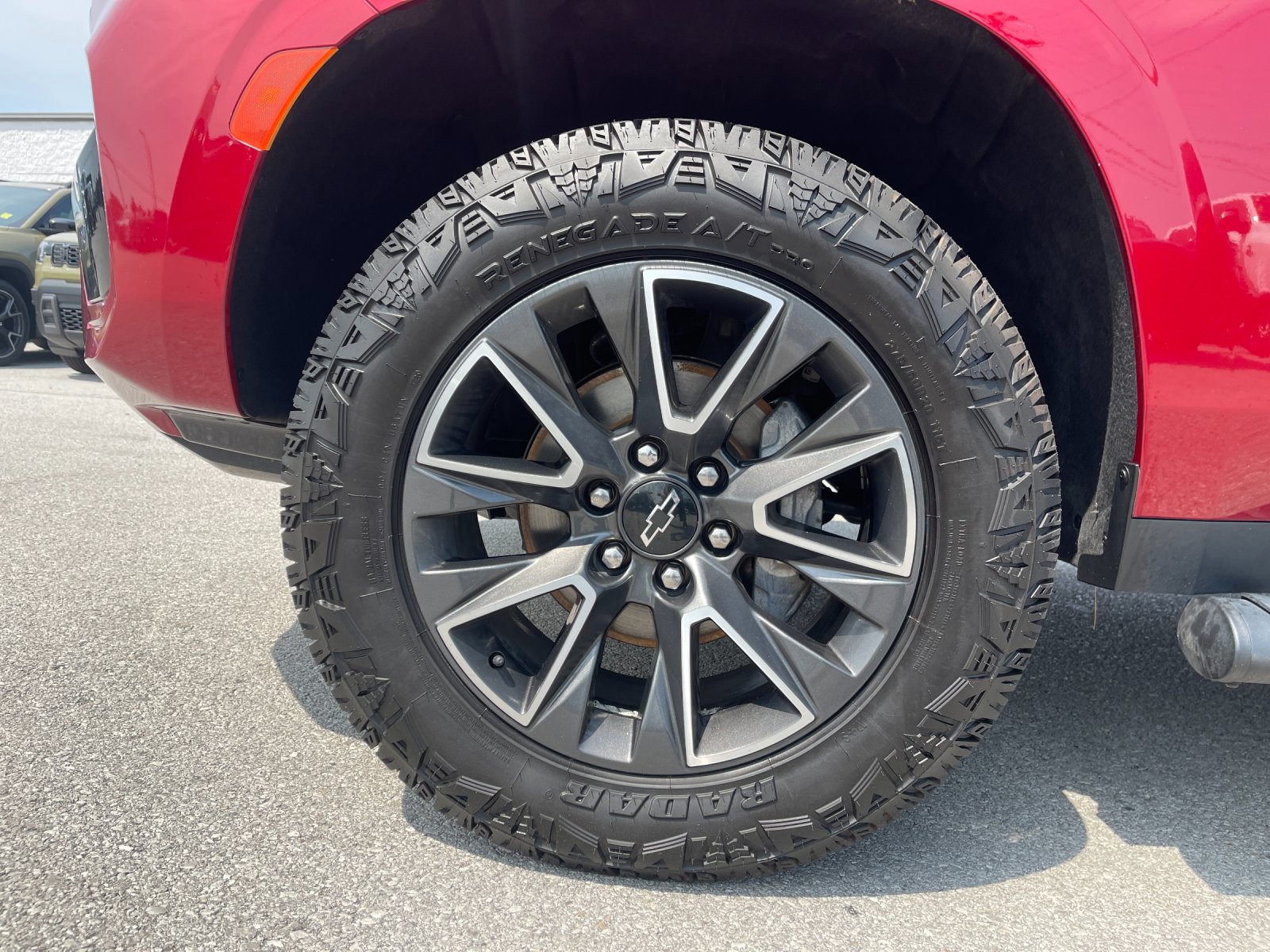 Used 2022 Red Chevrolet Z71 image 34