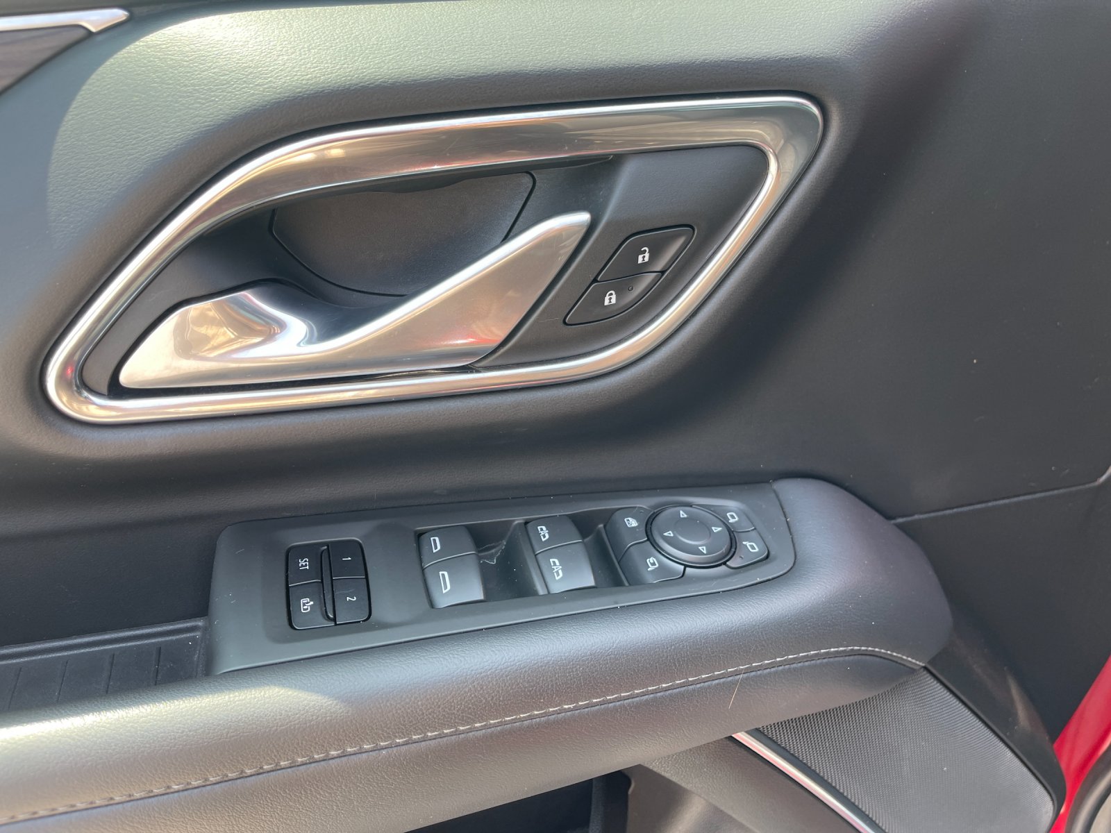 Used 2022 Red Chevrolet Z71 image 13