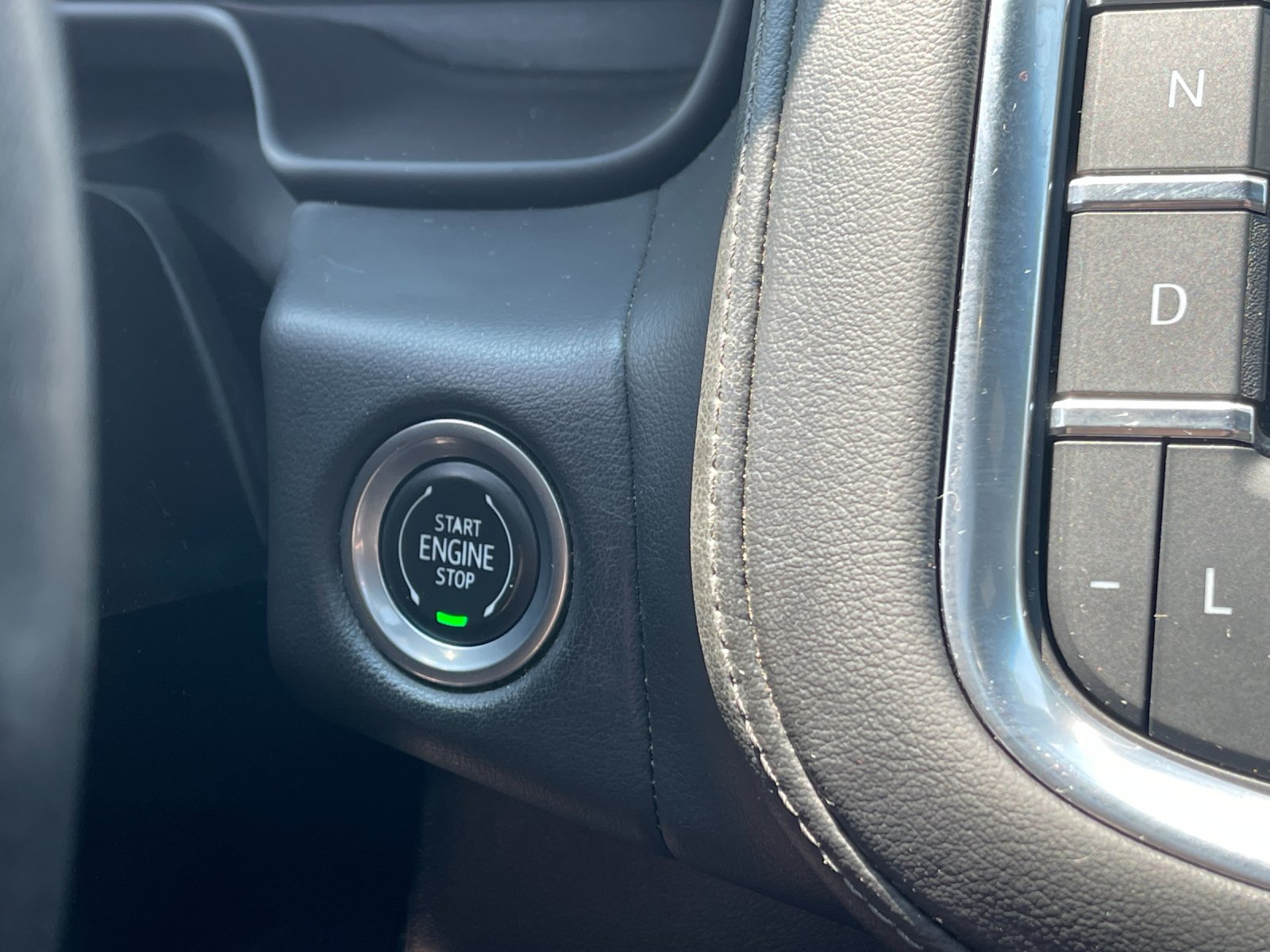 Used 2022 Red Chevrolet Z71 image 27