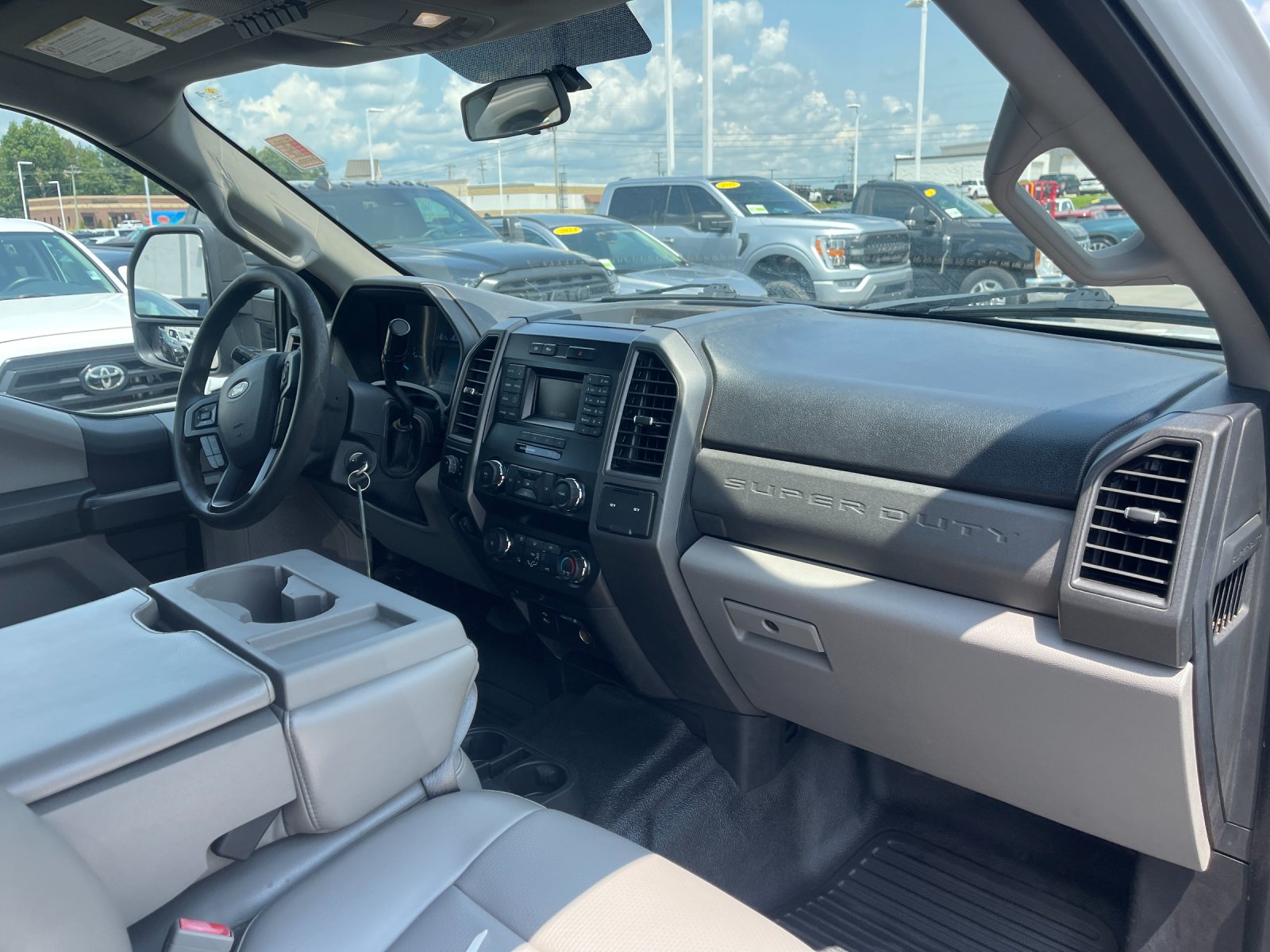 Used 2019 White Ford XL image 17