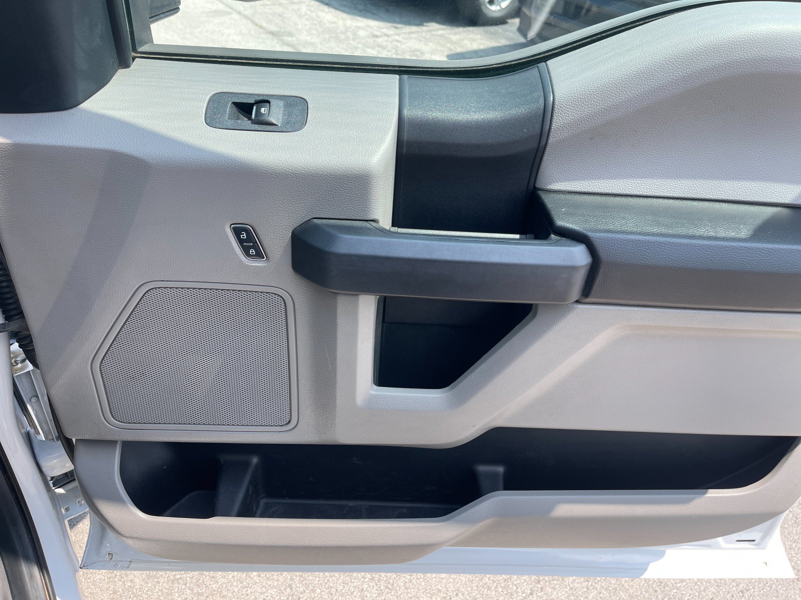 Used 2019 White Ford XL image 18