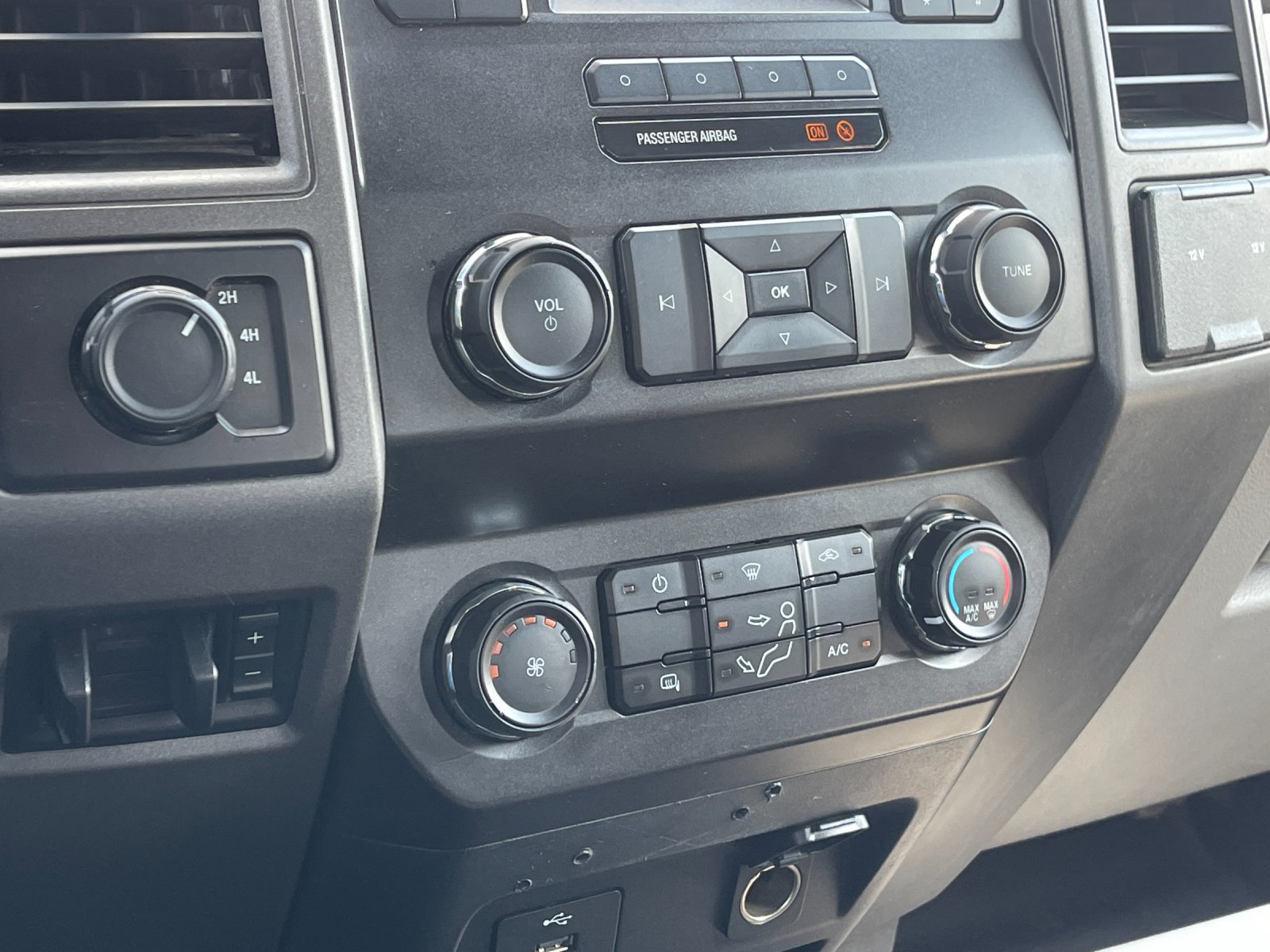 Used 2019 White Ford XL image 20