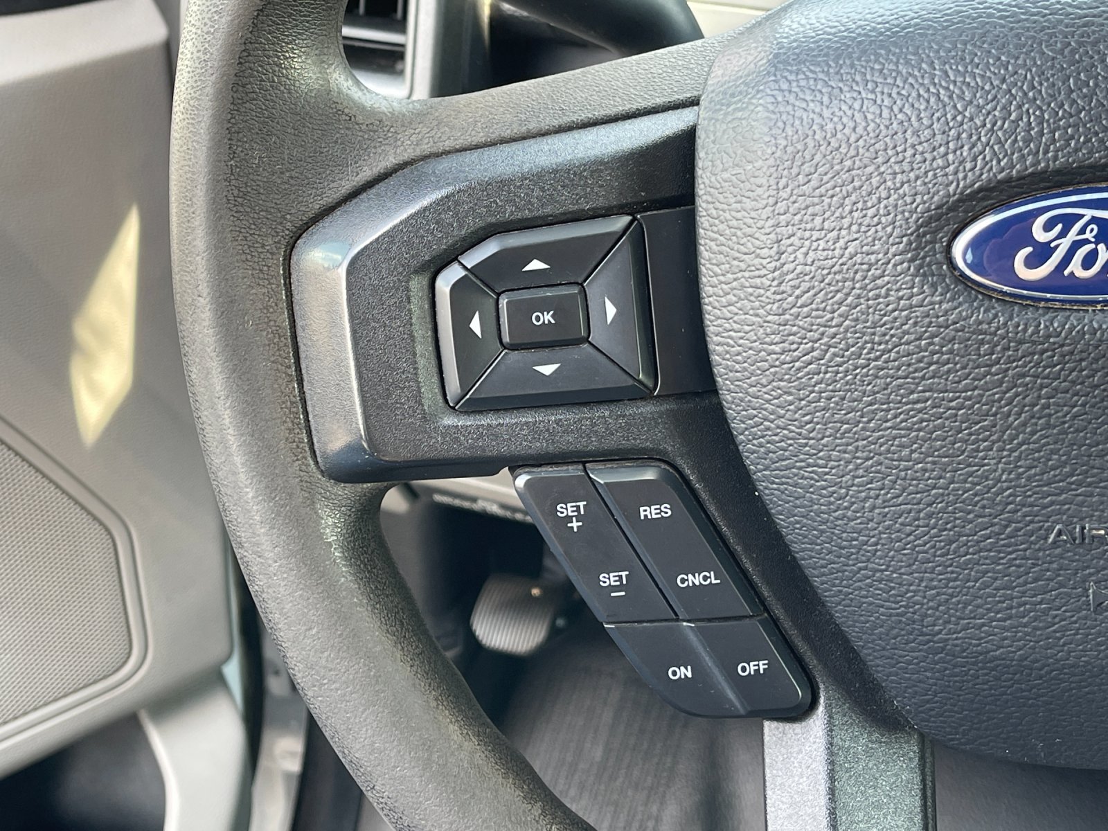 Used 2019 White Ford XL image 23