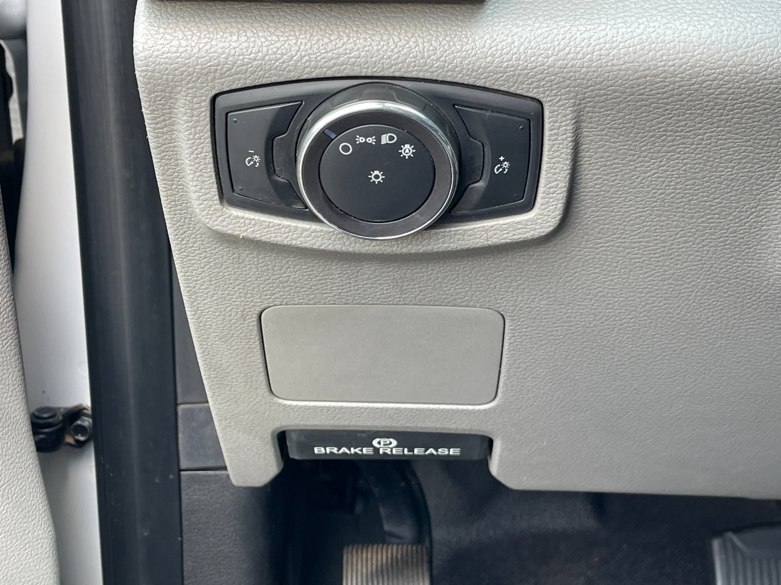Used 2019 White Ford XL image 27