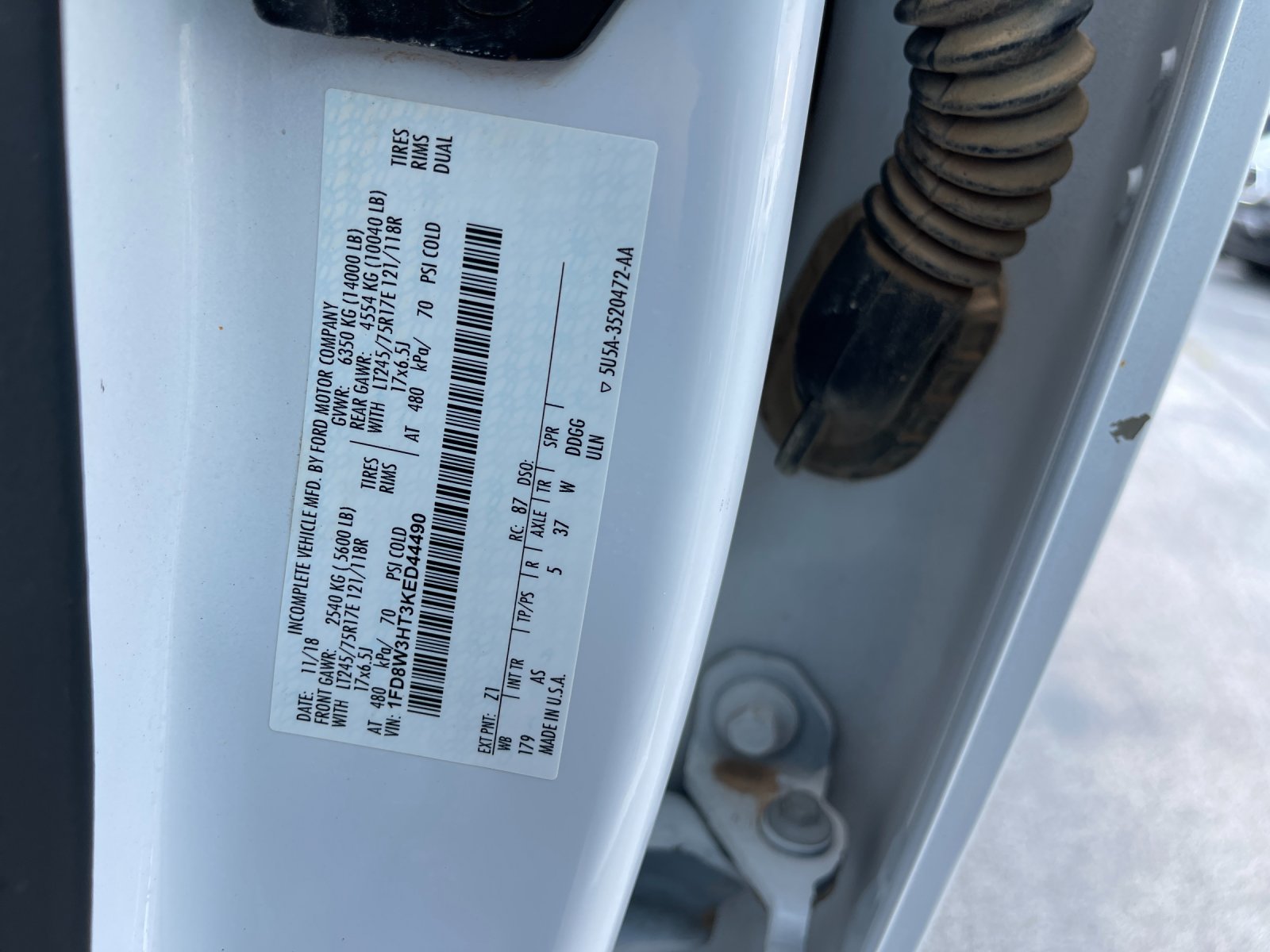 Used 2019 White Ford XL image 29