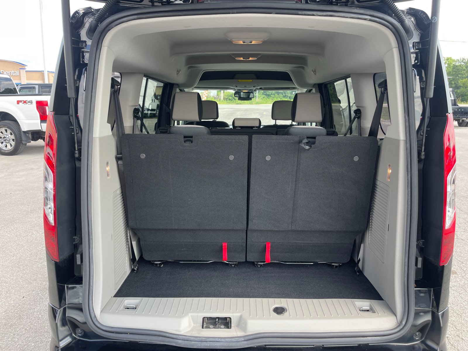 Used 2022 Black Ford XLT image 18