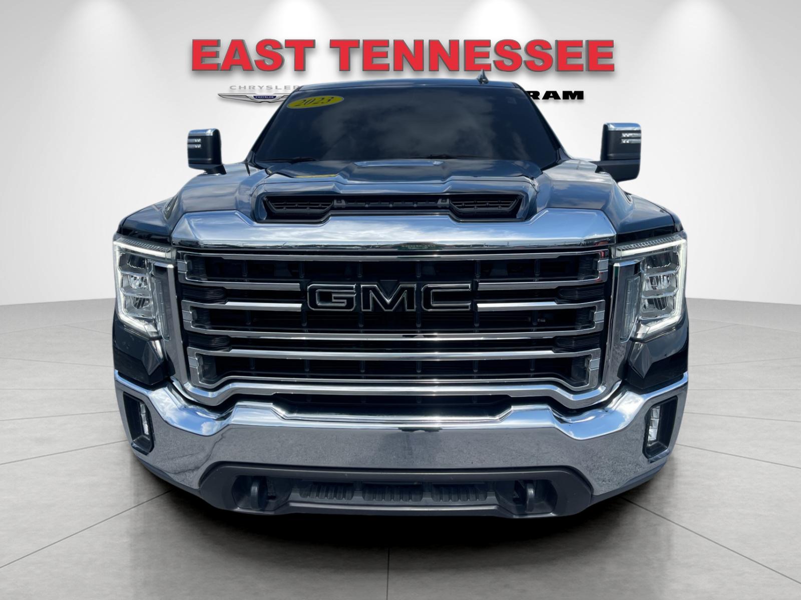 Used 2023  GMC SLT image 9
