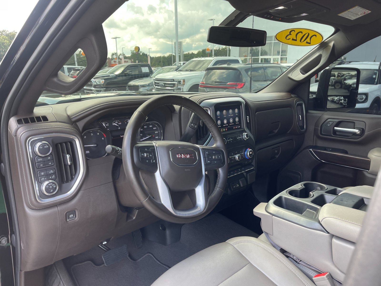Used 2023  GMC SLT image 11