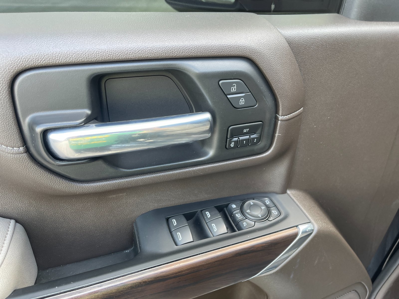Used 2023  GMC SLT image 13